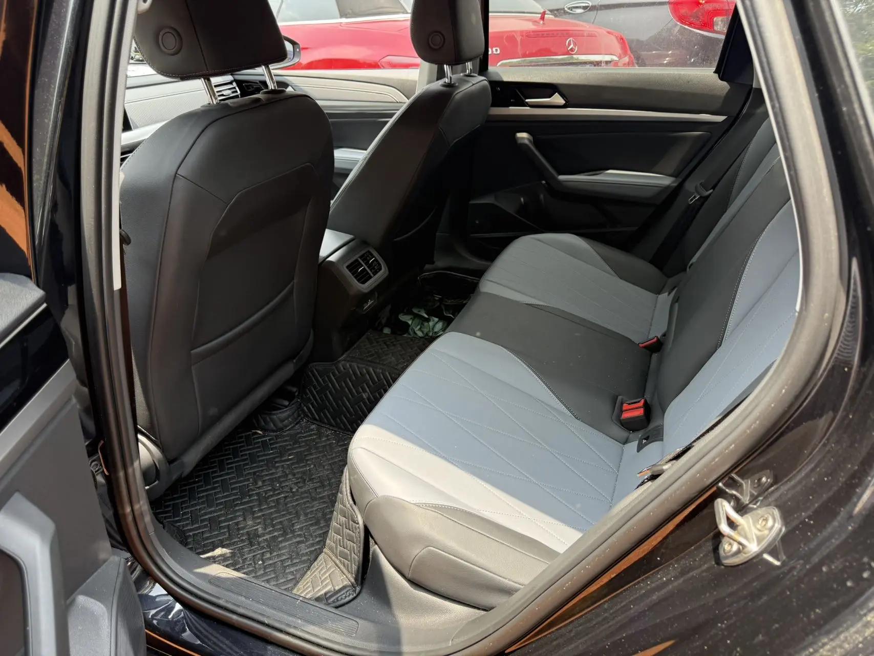 Volkswagen 2024 Lavida 1.5 Five-Million Edition Automatic 3