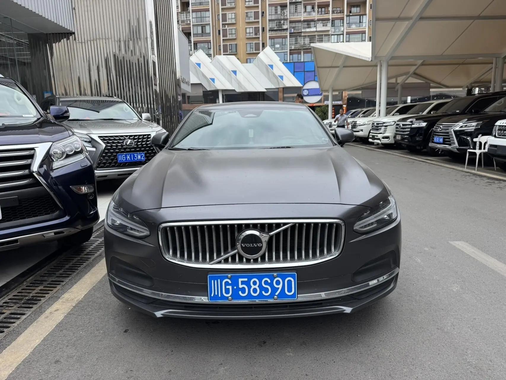 Volvo S90 2023 B5 Smart Luxury Edition 2