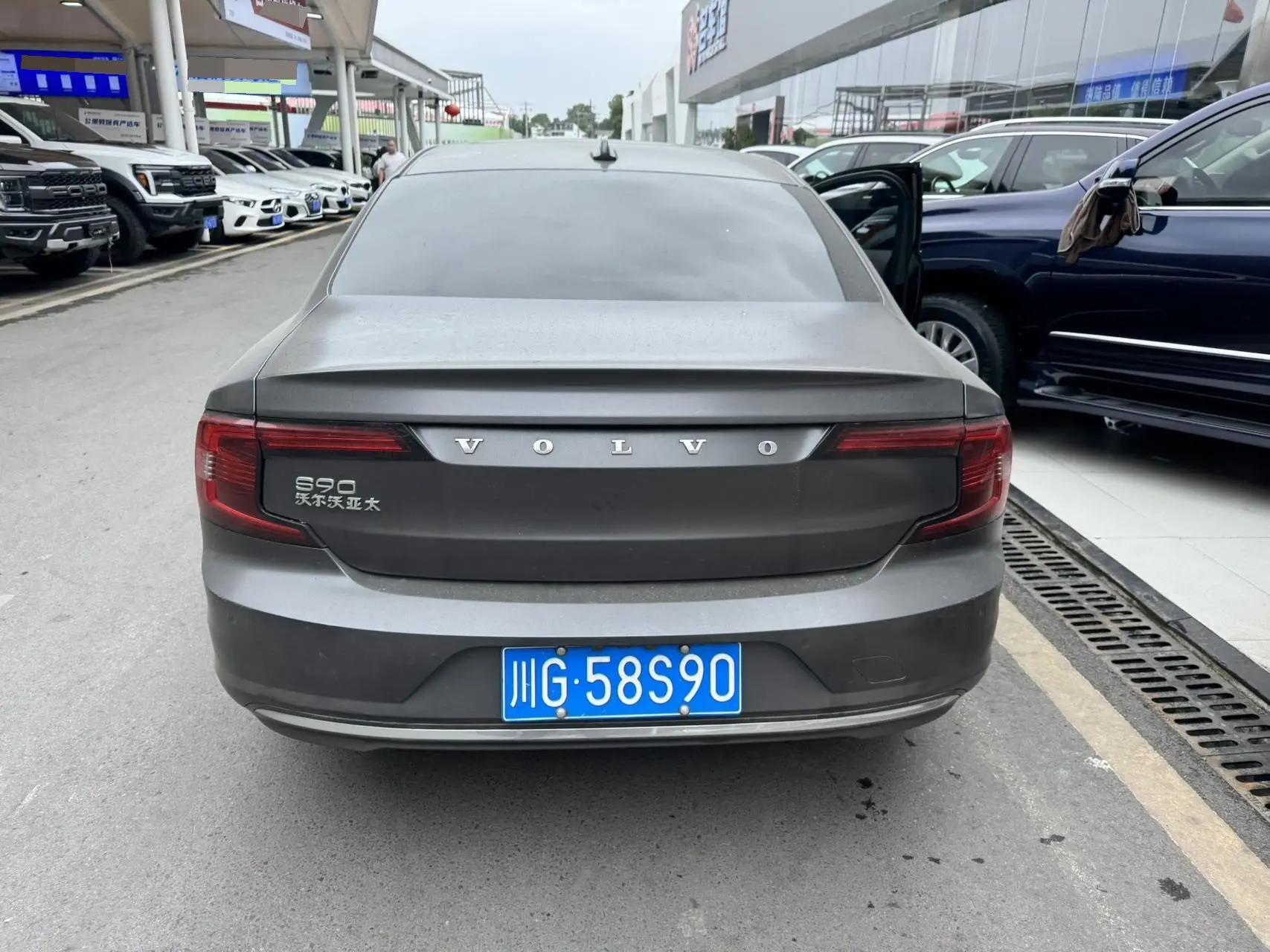 Volvo S90 2023 B5 Smart Luxury Edition 4