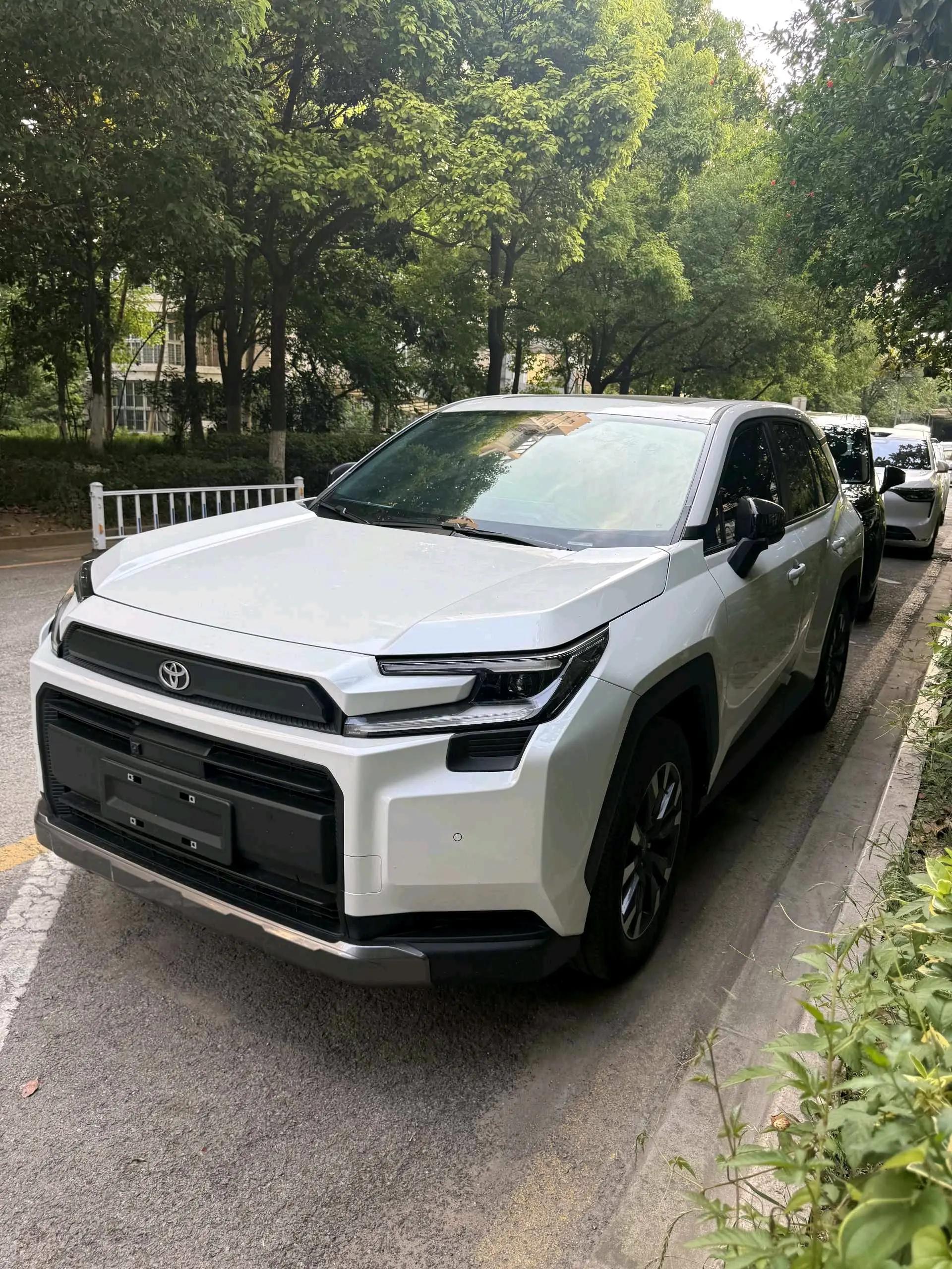 Toyota 2026 RAV4 Rongfang Double Engine 2.0 Stepless Two-Drive Deluxe Automatic Gear