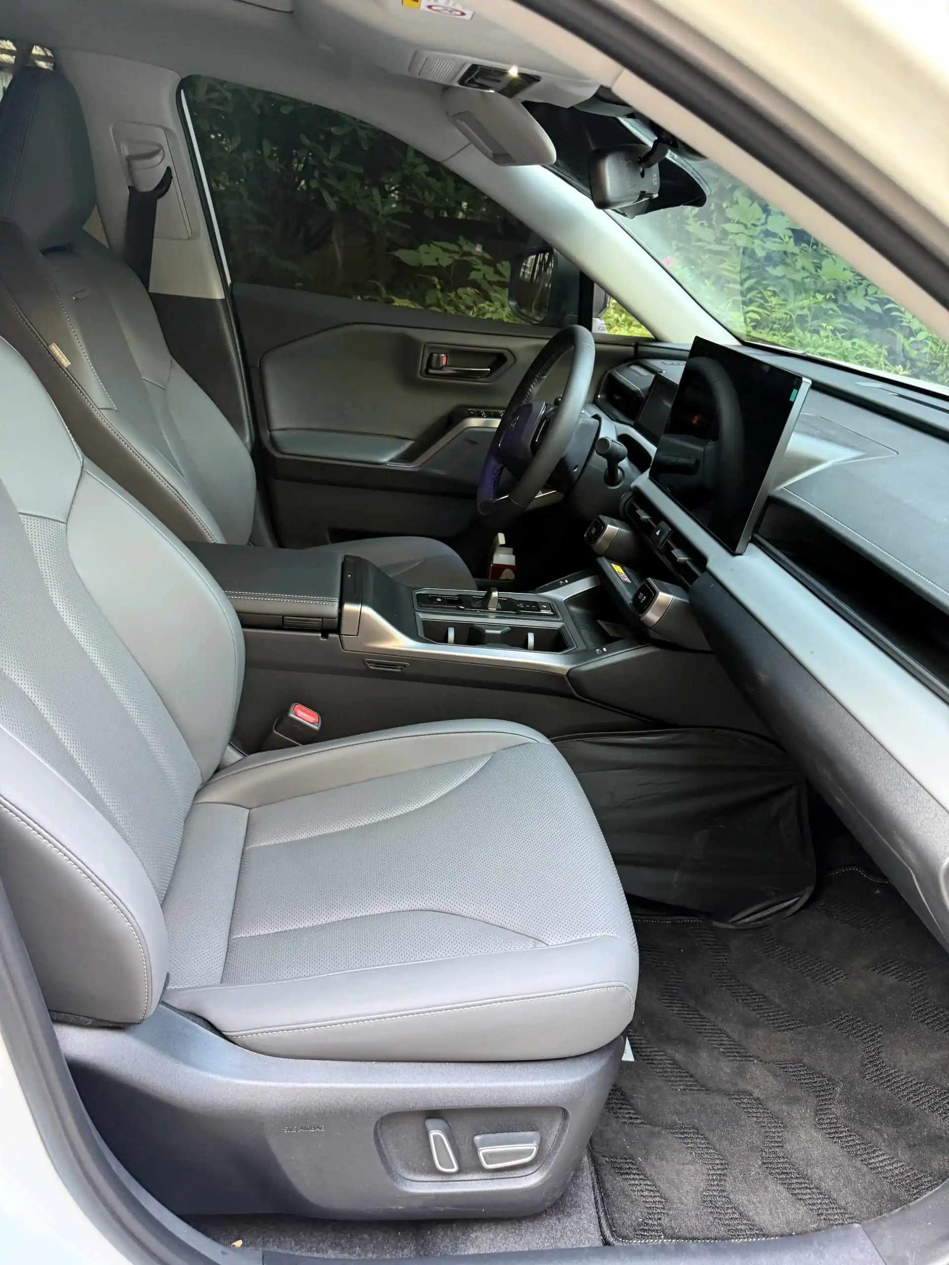 Toyota 2026 RAV4 Rongfang Double Engine 2.0 Stepless Two-Drive Deluxe Automatic Gear 5