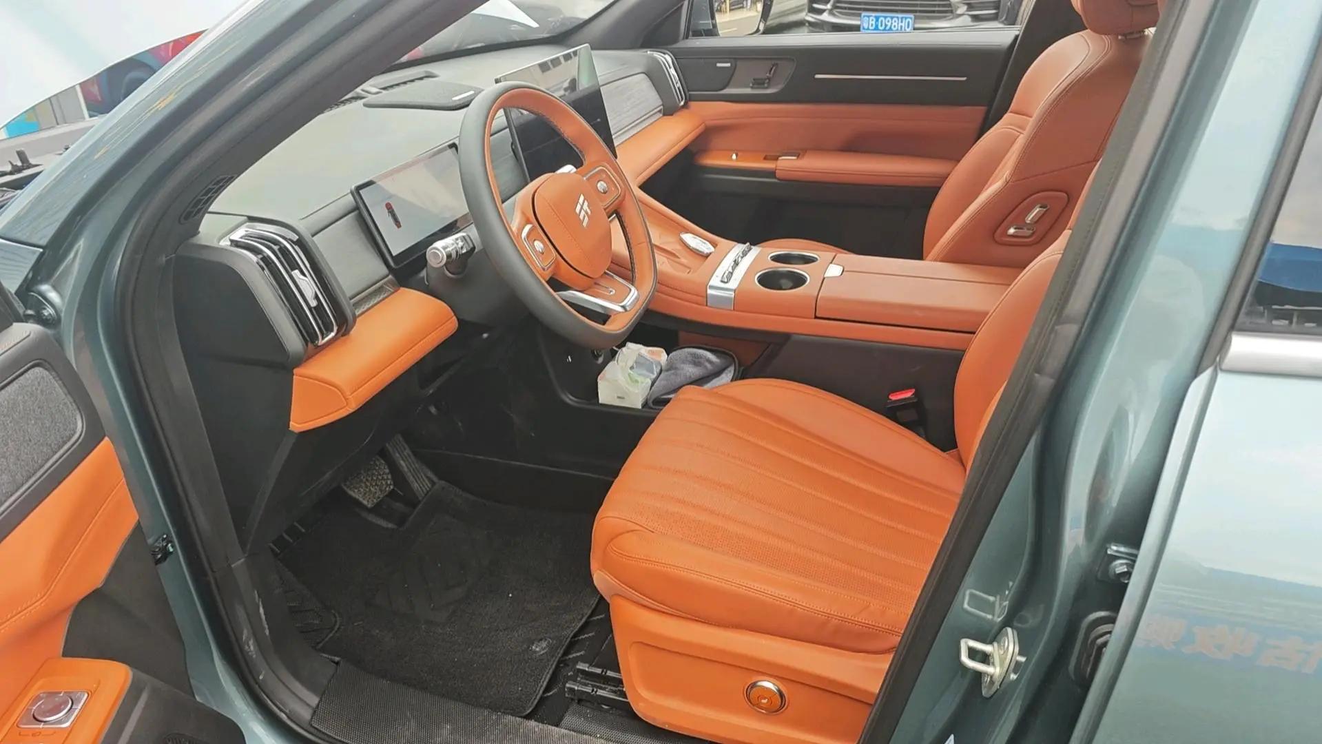 Jetour 2025 X70L 2.0TD flagship 7-seat automatic gear 3