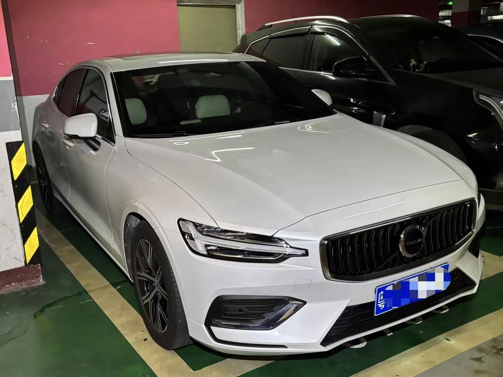 Volvo 2026 S60 48V 2.0T B4 Zhiyi Deluxe Edition Automatic Gear 3