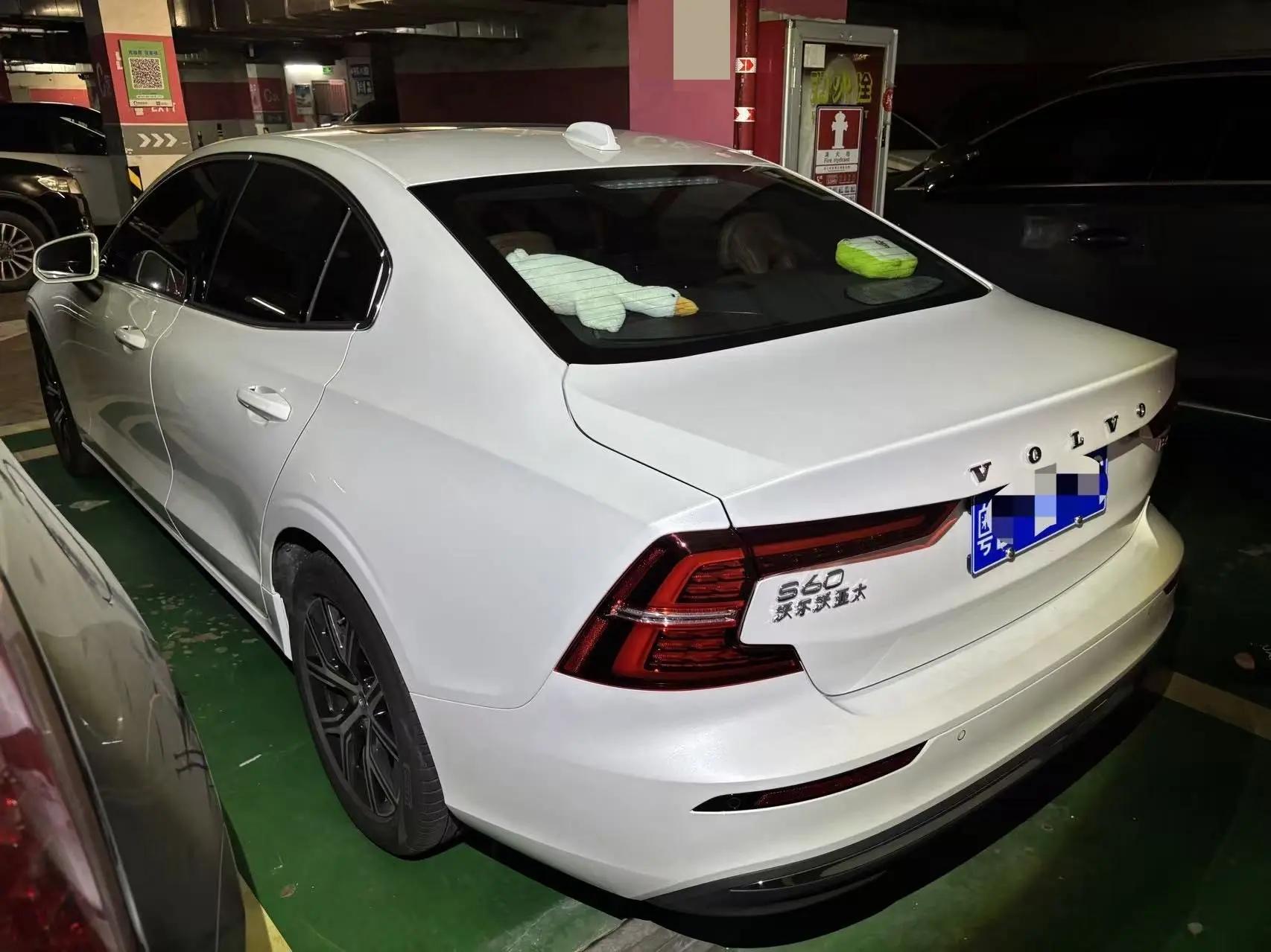 Volvo 2026 S60 48V 2.0T B4 Zhiyi Deluxe Edition Automatic Gear 4