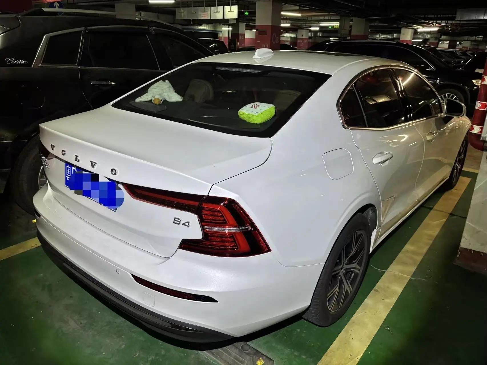 Volvo 2026 S60 48V 2.0T B4 Zhiyi Deluxe Edition Automatic Gear 5