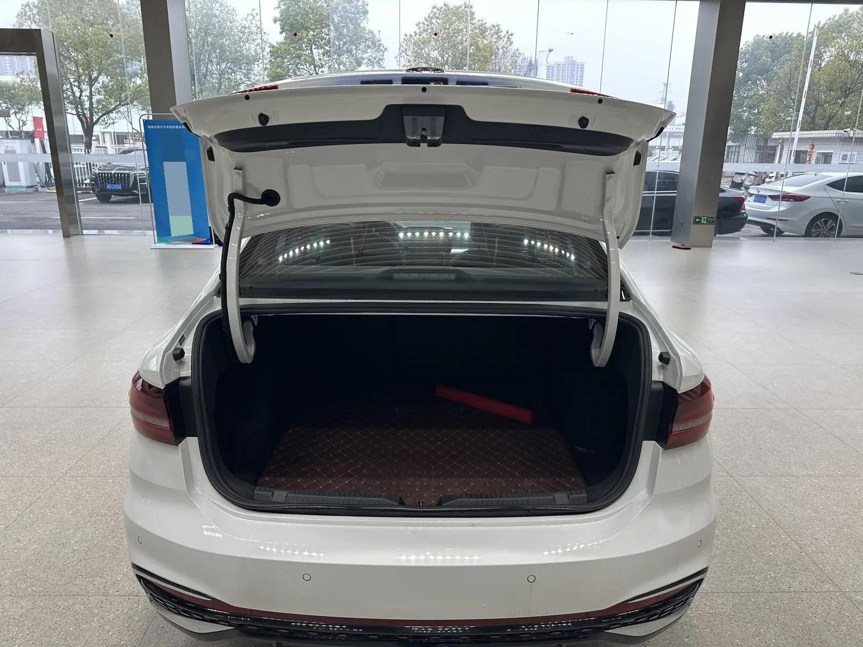 Lavida 2023 280TSI DSG Star Full Edition 9
