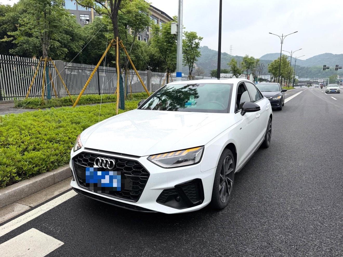 Audi A4L 2023 40 TFSI Deluxe Dynamic