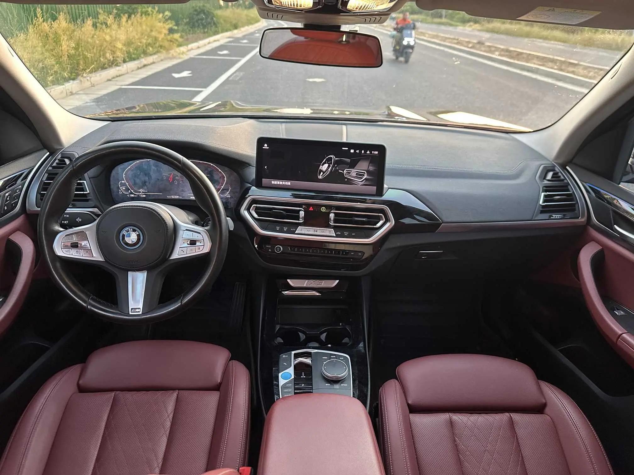 BMW iX3 2022 Leading Type 5