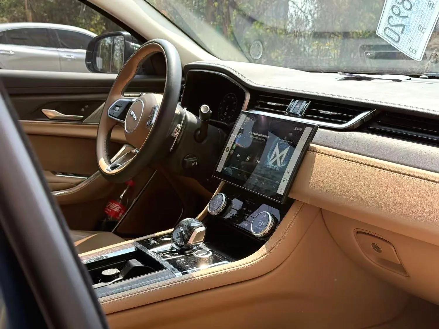 Jaguar XFL 2024 2.0T P 12500.00g Drive Premium Deluxe Edition 5