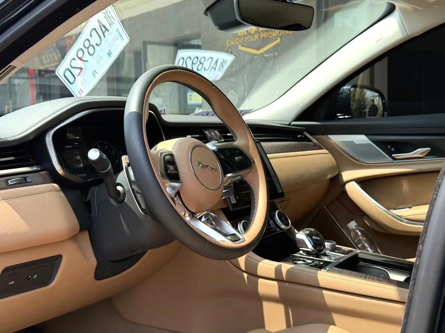 Jaguar XFL 2024 2.0T P 12500.00g Drive Premium Deluxe Edition 9