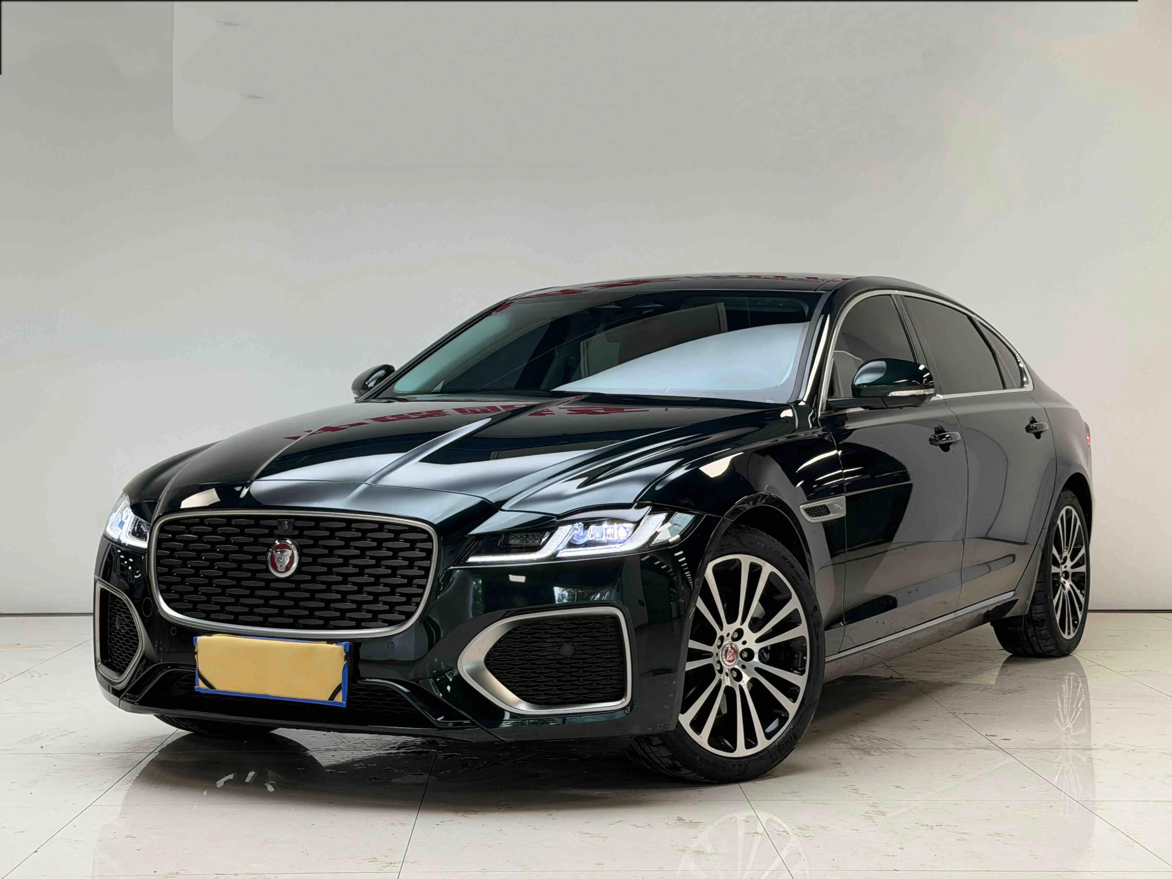 Jaguar 2025 XFL 2.0T P 12500.00g Drive Enjoy Deluxe Edition Automatic Gear