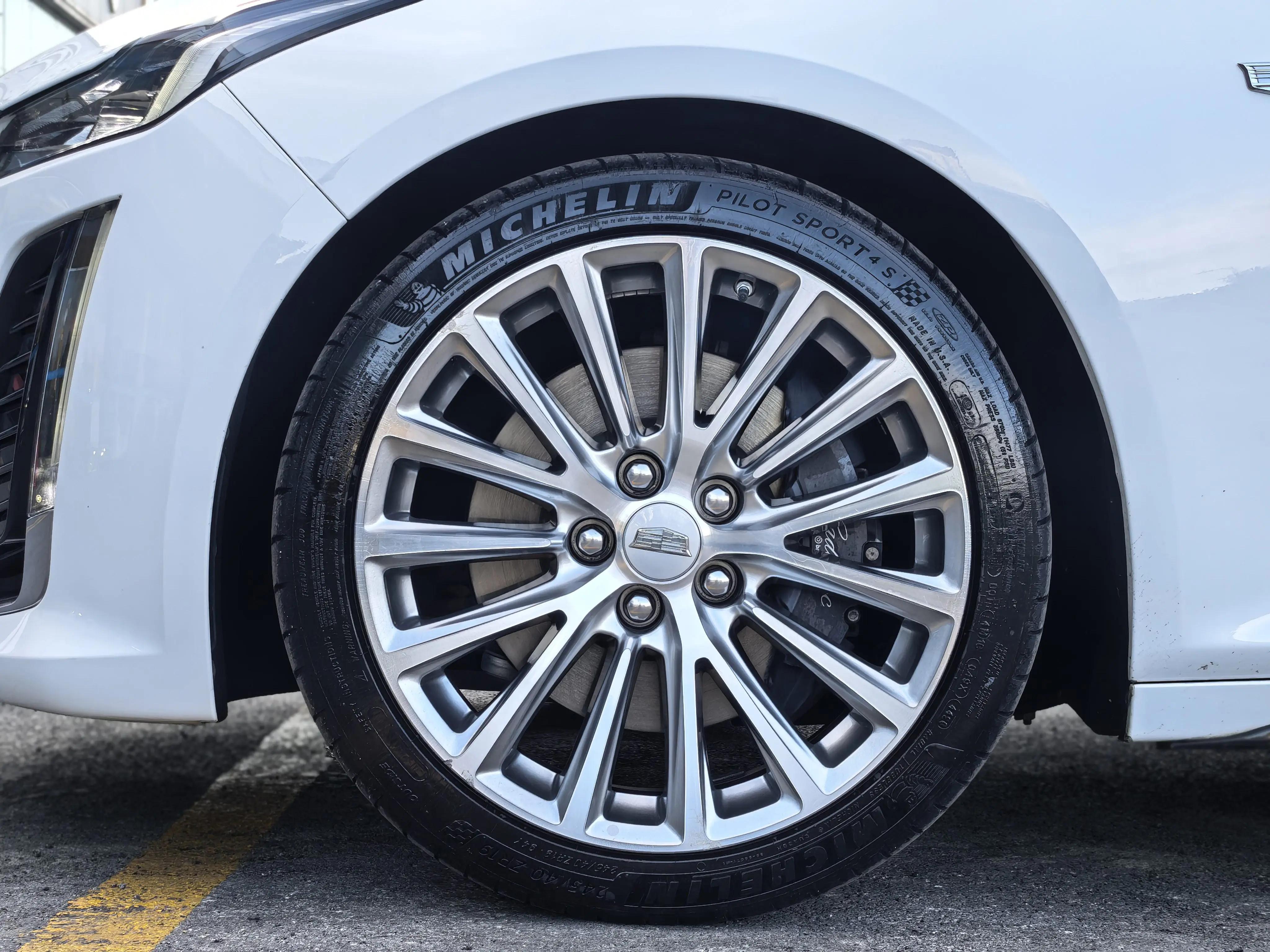 Cadillac CT5 2021 28T Honorable Model 12