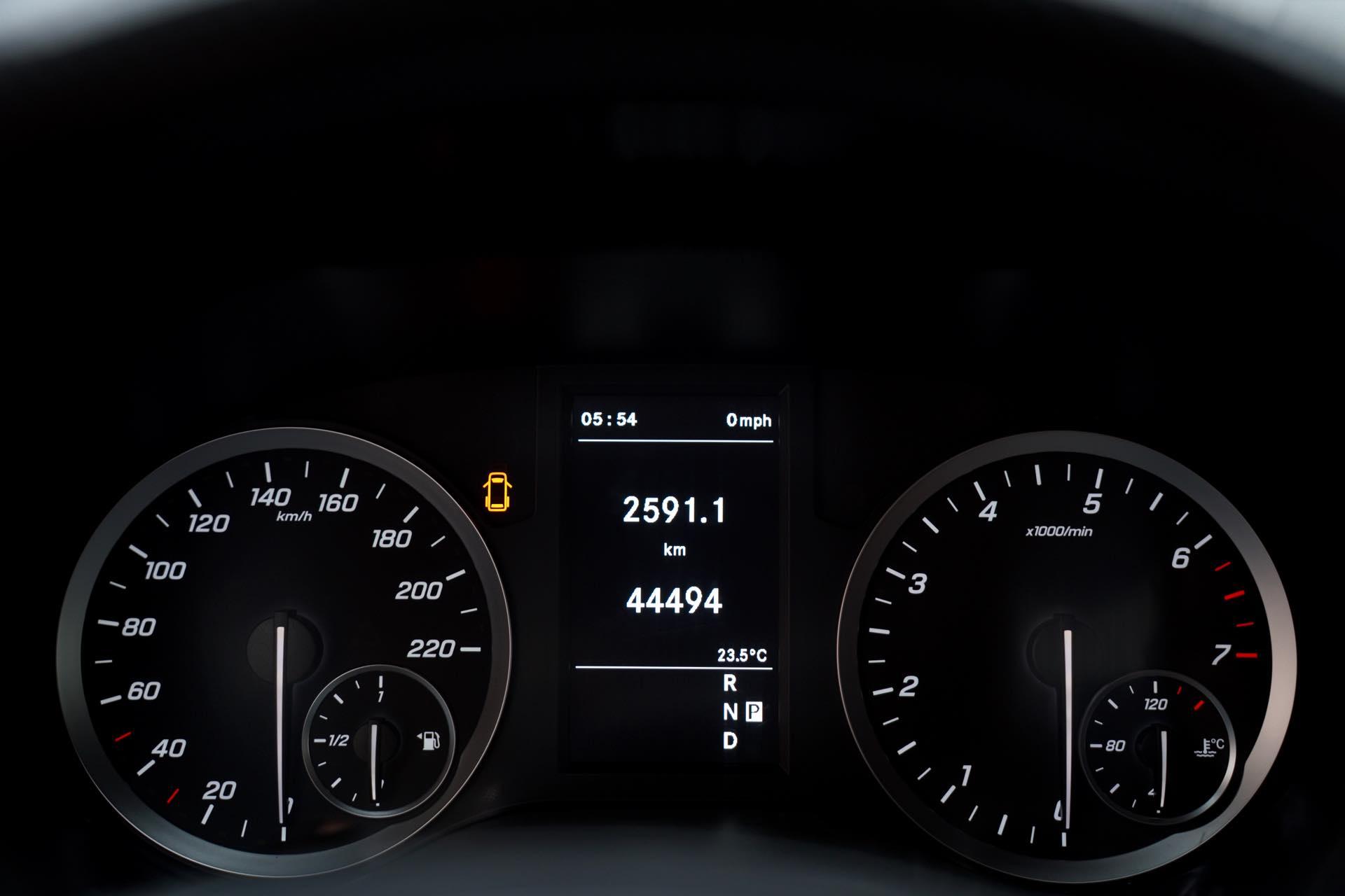 Mercedes Benz 2023 V-Class 2.0T Business Edition 7-Seater Automatic 9