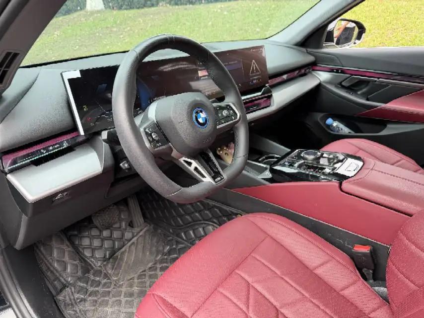 BMW 2025 i5 eDrive 35L Deluxe Set Automatic Gear 6