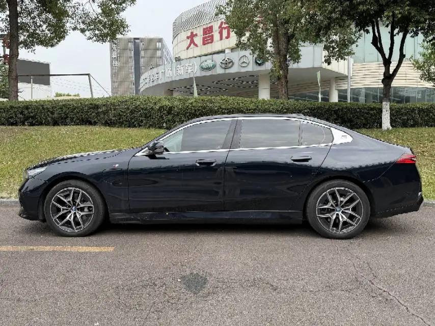 BMW 2025 i5 eDrive 35L Deluxe Set Automatic Gear 7