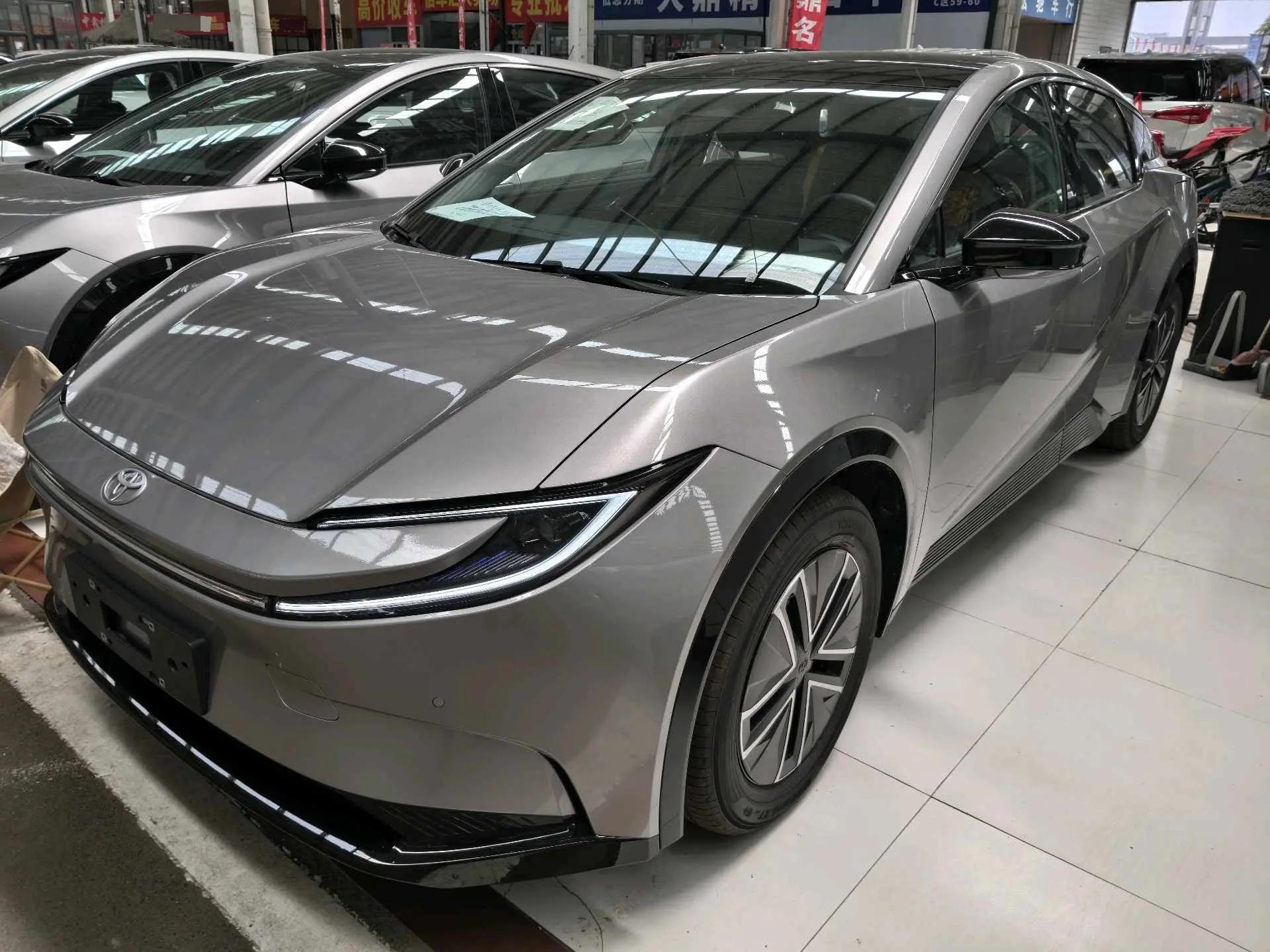 Toyota 2025 bZ 5 550 JOY automatic gear