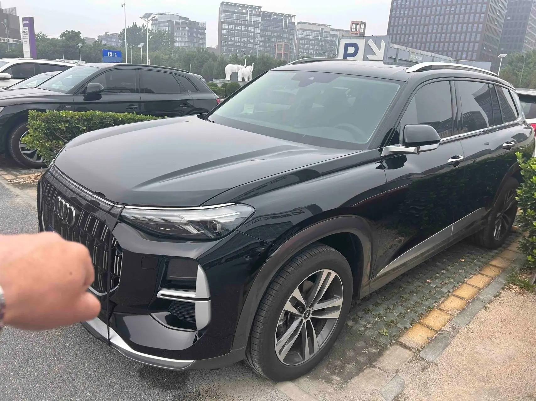 打开图片灯箱:Audi 2025 Q6 2.0TFSI 40TFSI Quattro Commemorative Edition Yu Lin Set 7-seat Automatic Block