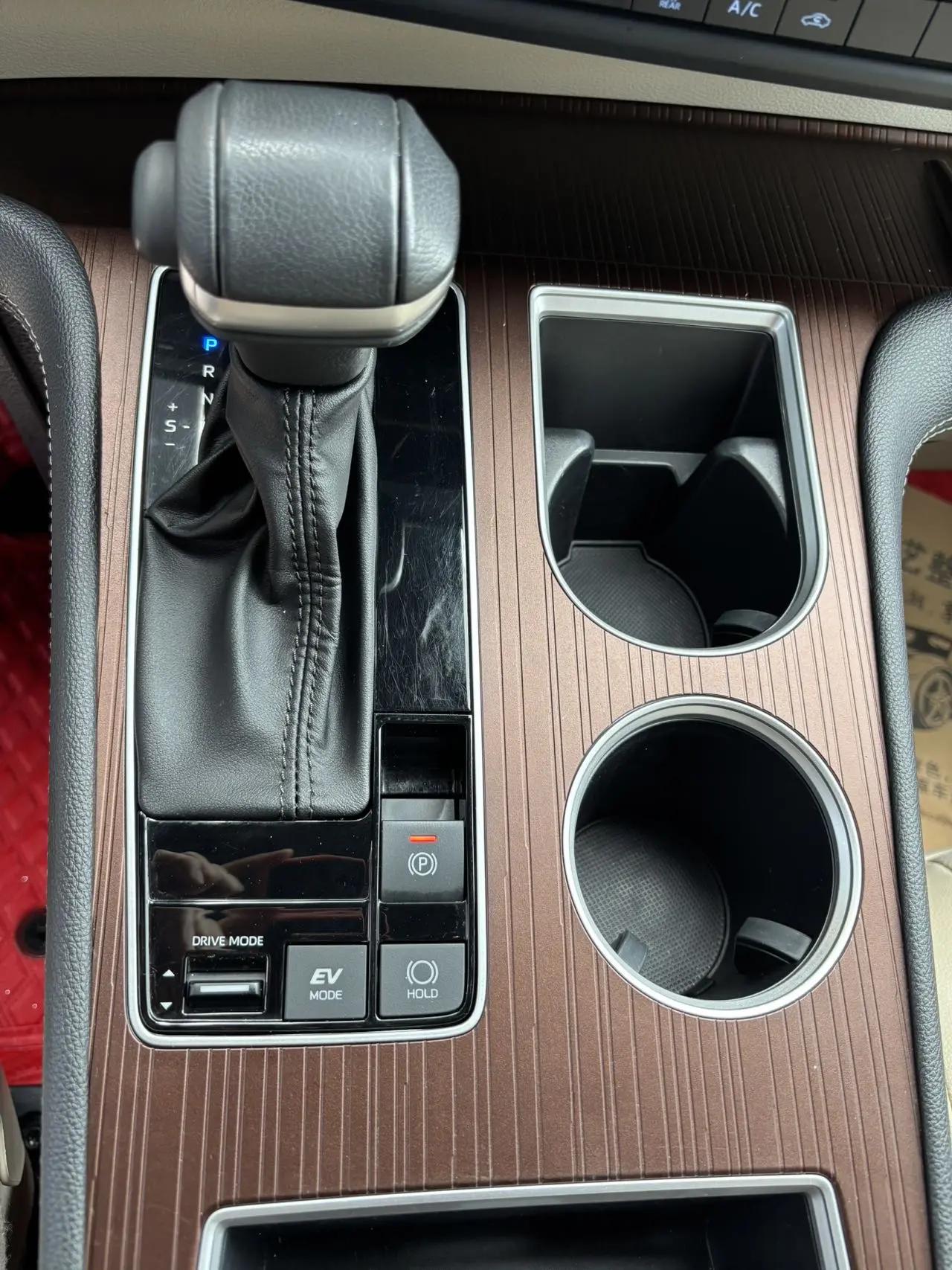 Toyota 2023 Sana 2.5 Stepless Deluxe Edition Automatic Gear 10