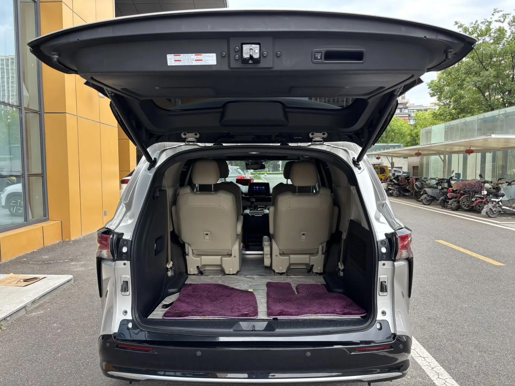 Toyota 2023 Sana 2.5 Stepless Deluxe Edition Automatic Gear 13