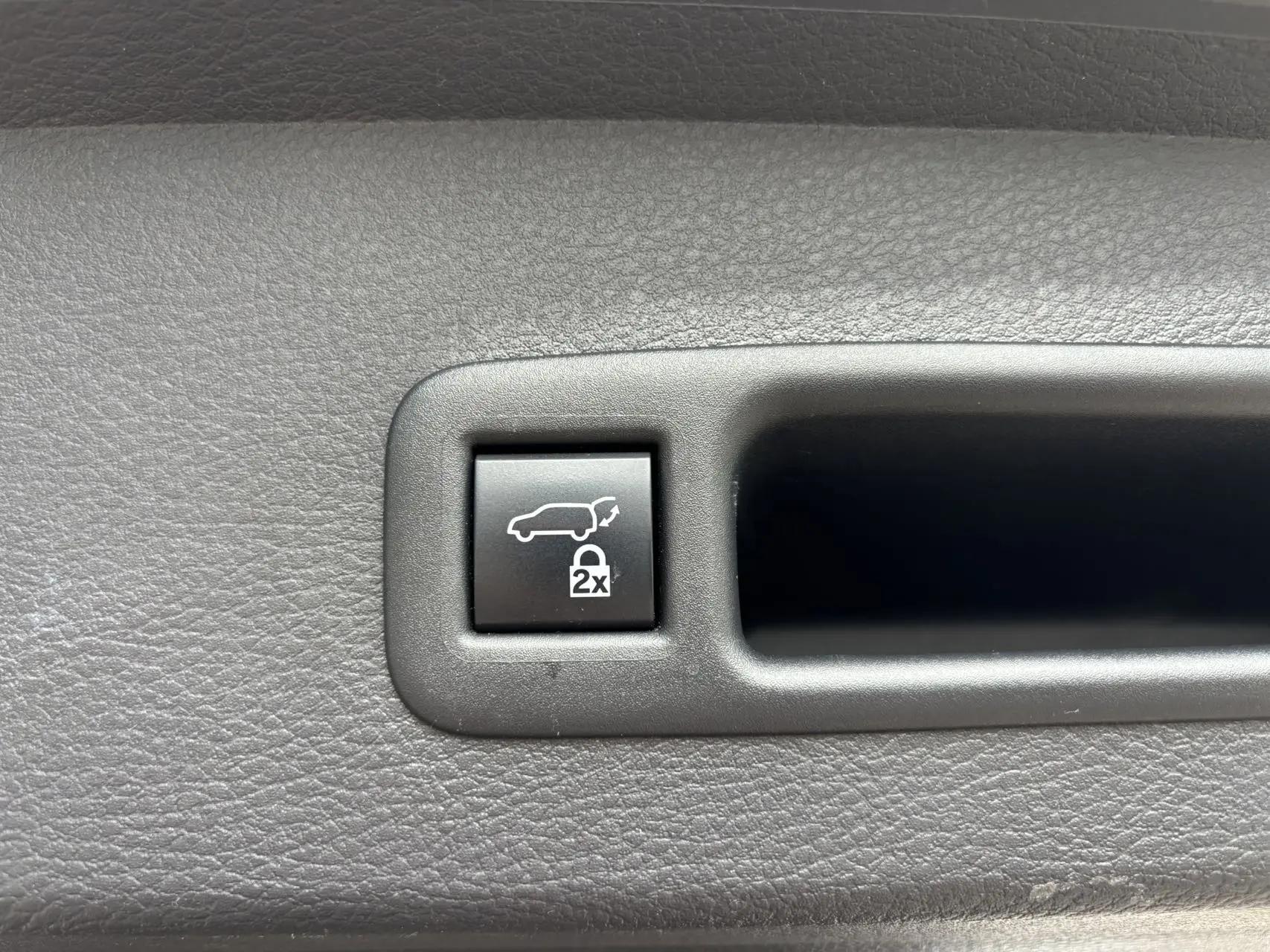 Toyota 2023 Sana 2.5 Stepless Deluxe Edition Automatic Gear 14