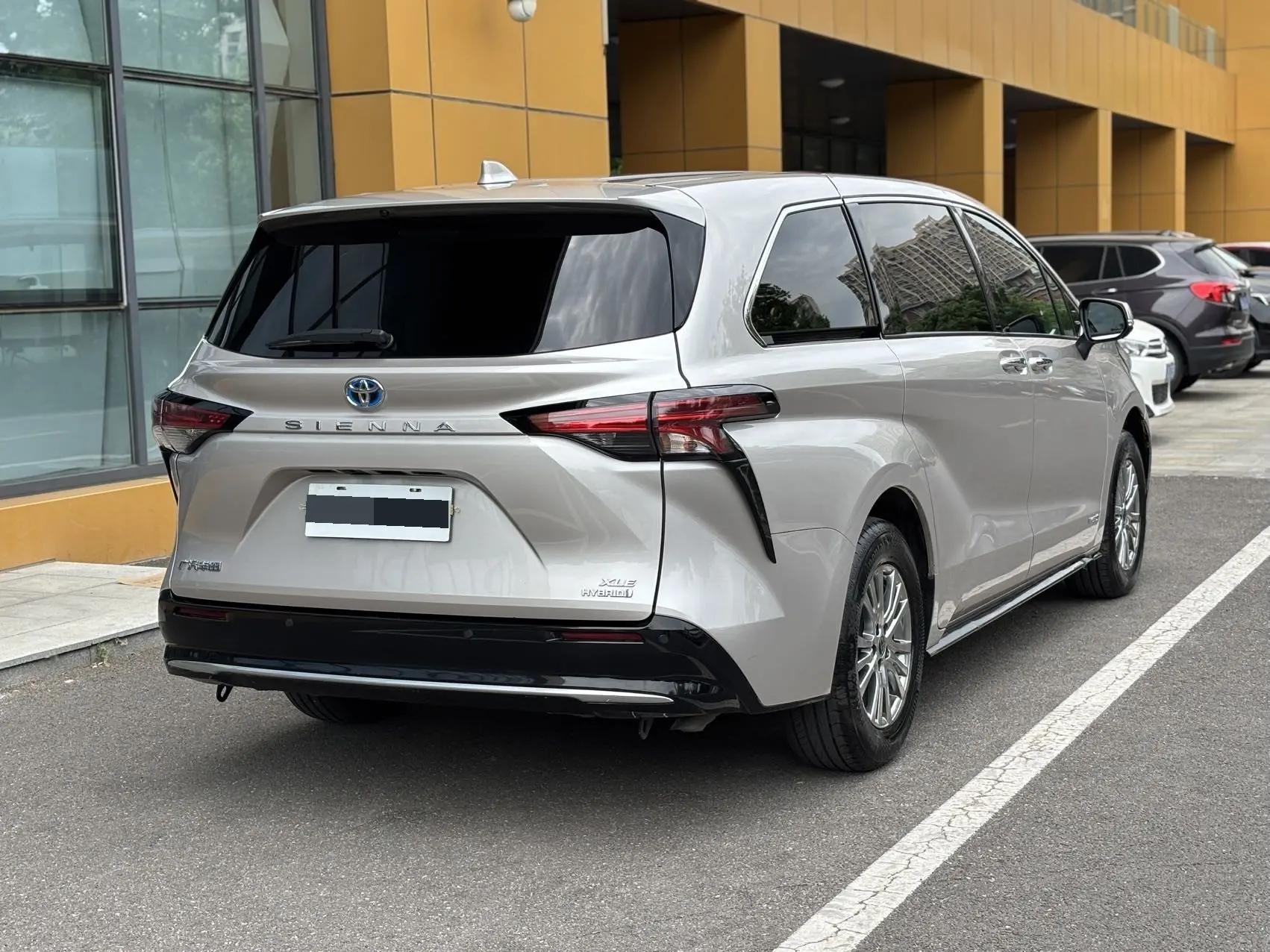 Toyota 2023 Sana 2.5 Stepless Deluxe Edition Automatic Gear 4