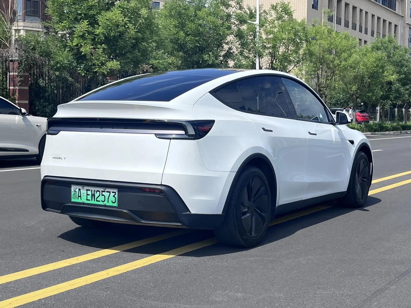 Tesla 2026 Model Y Rear-Wheel Drive Automatic 7