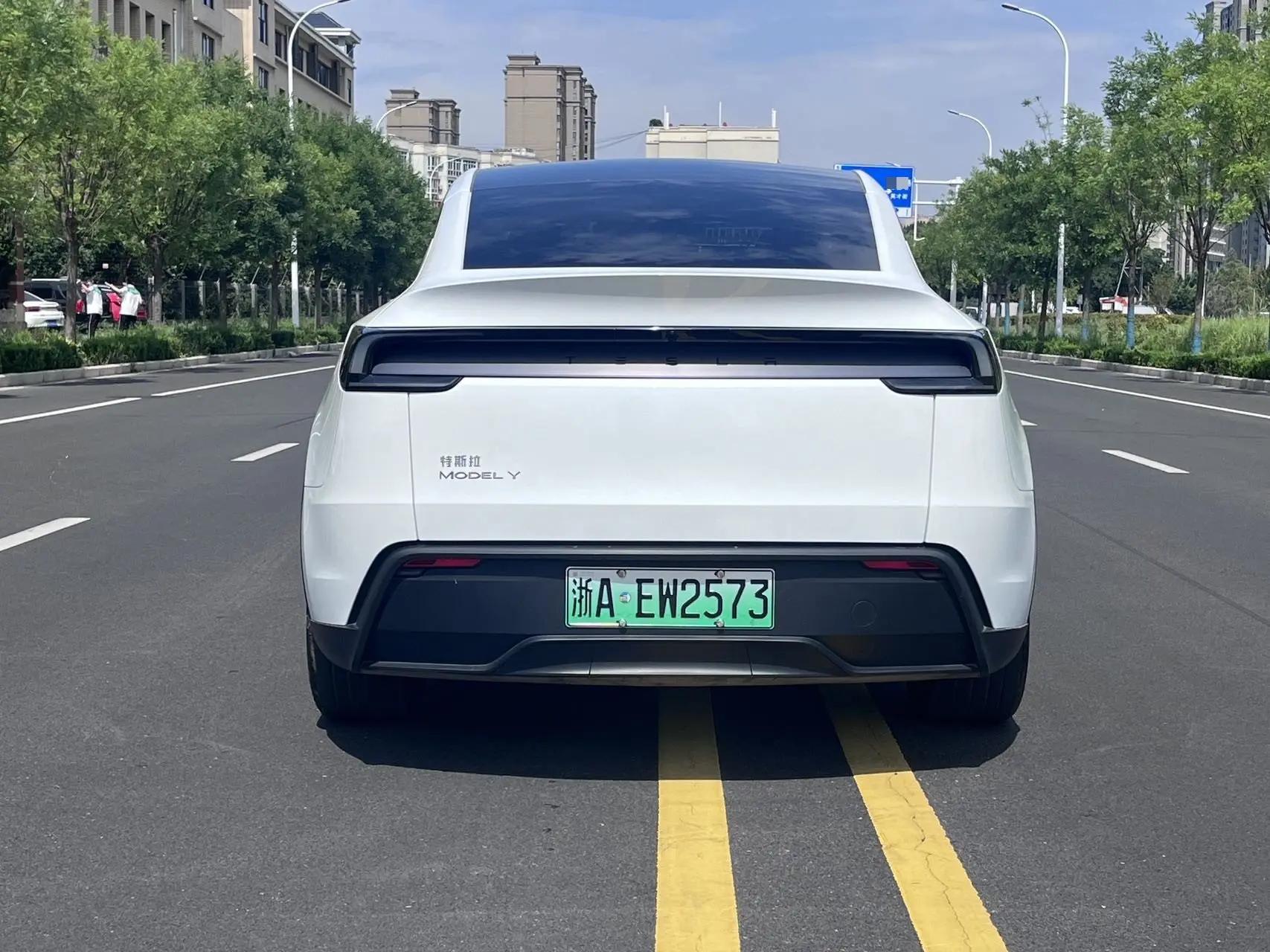 Tesla 2026 Model Y Rear-Wheel Drive Automatic 8