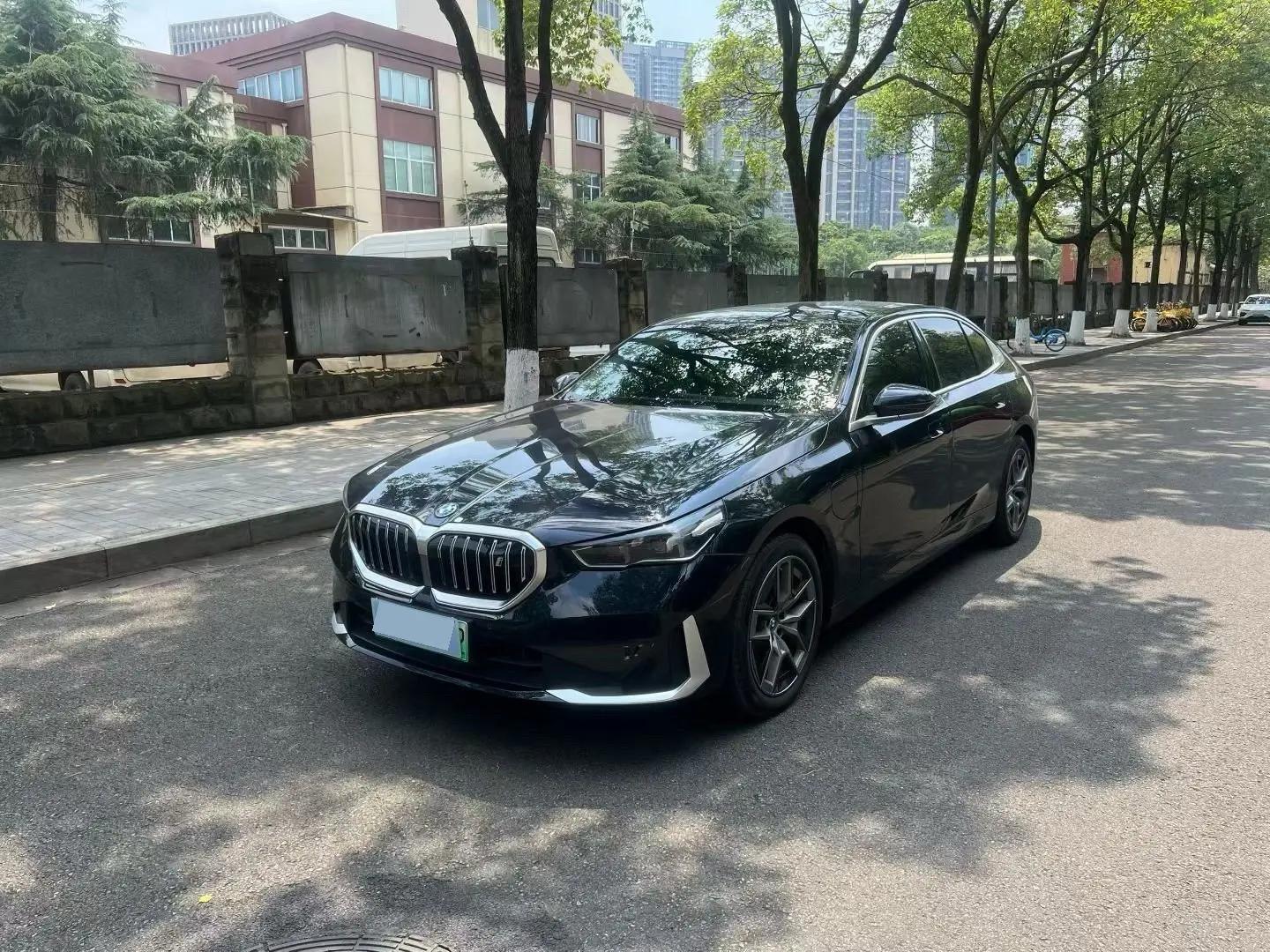 BMW i5 2024 eDrive 35L Deluxe Set