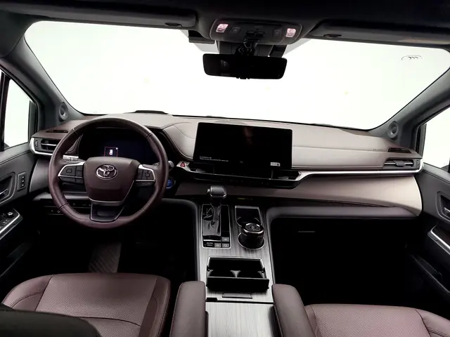 Toyota 2023 Grevia HYBRID 2.5 Stepless Flagship VIP Edition Automatic Gear 4
