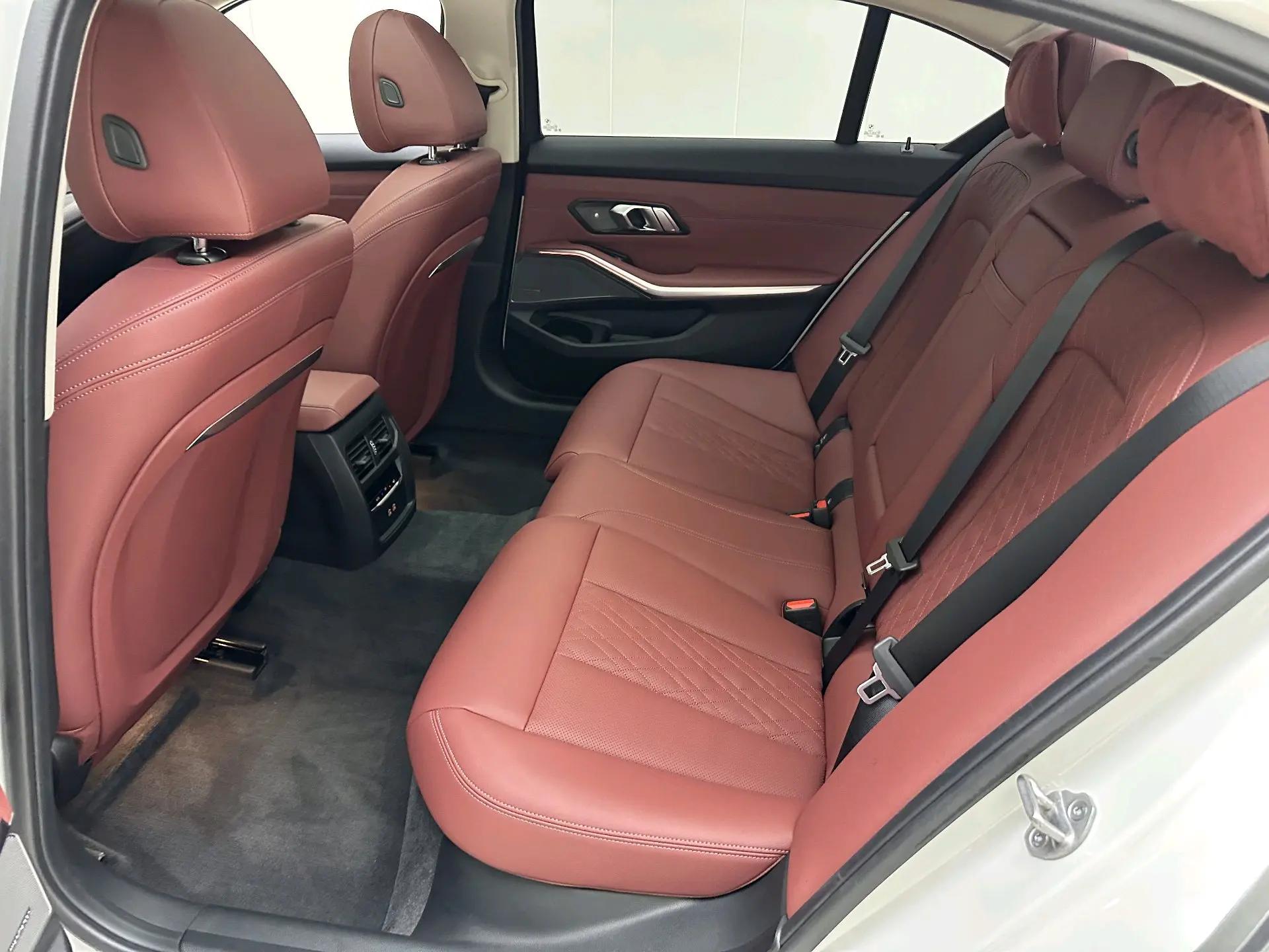 BMW 3 Series 2025 Model 330Li 2.0T M Sport Night Edition Automatic 3