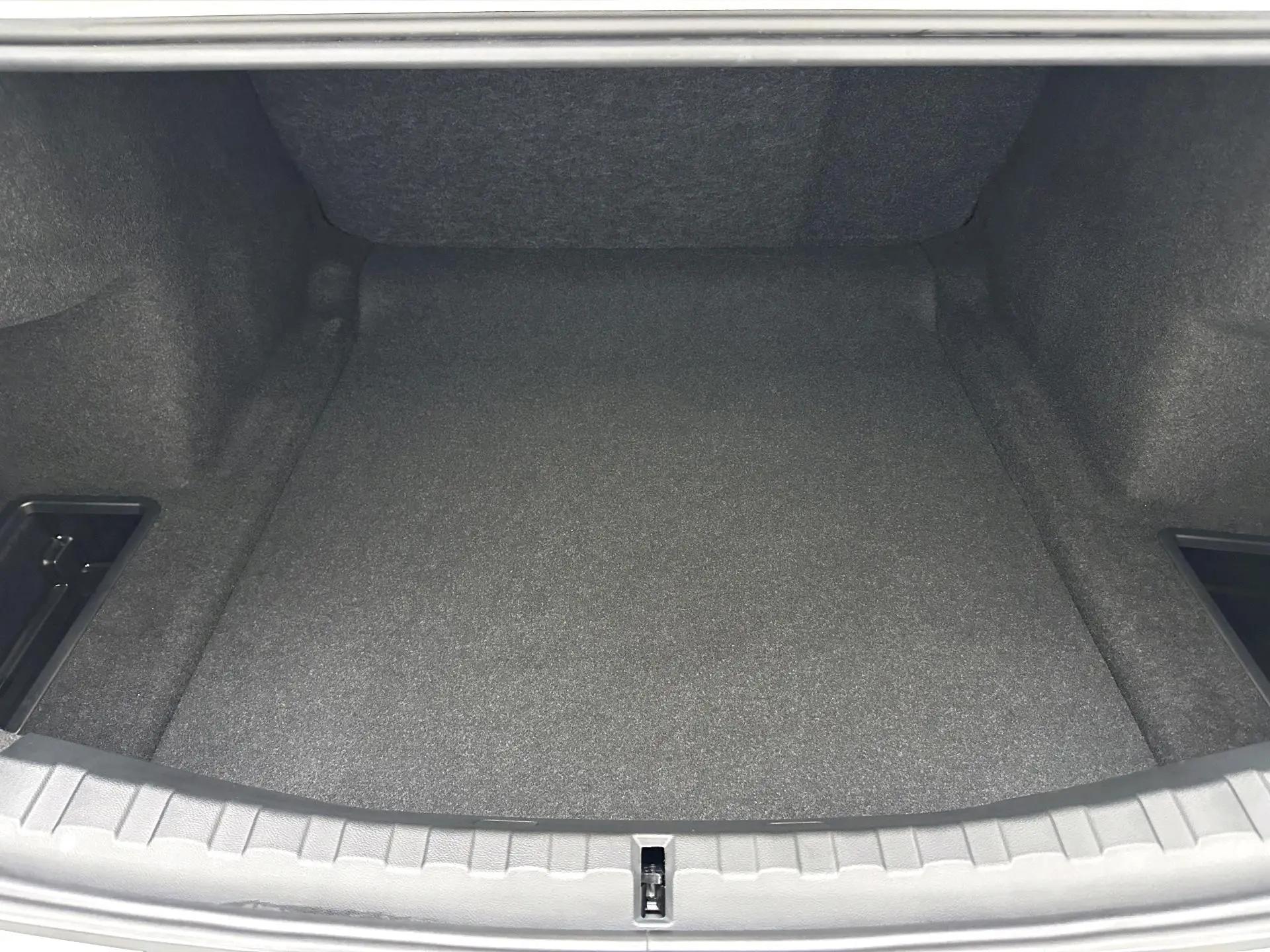 BMW 3 Series 2025 Model 330Li 2.0T M Sport Night Edition Automatic 4