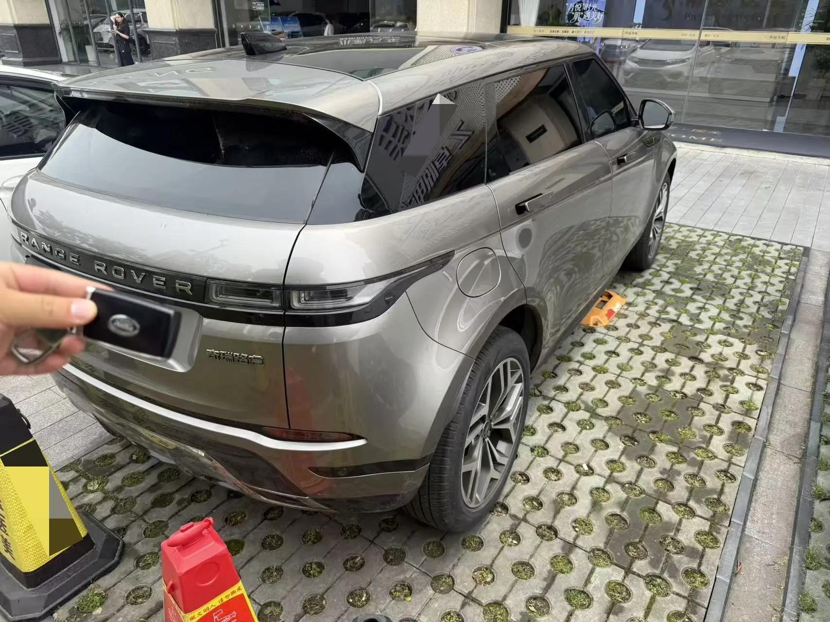 Range Rover Aurora 2023 Aurora L 249PS Deluxe Edition 3