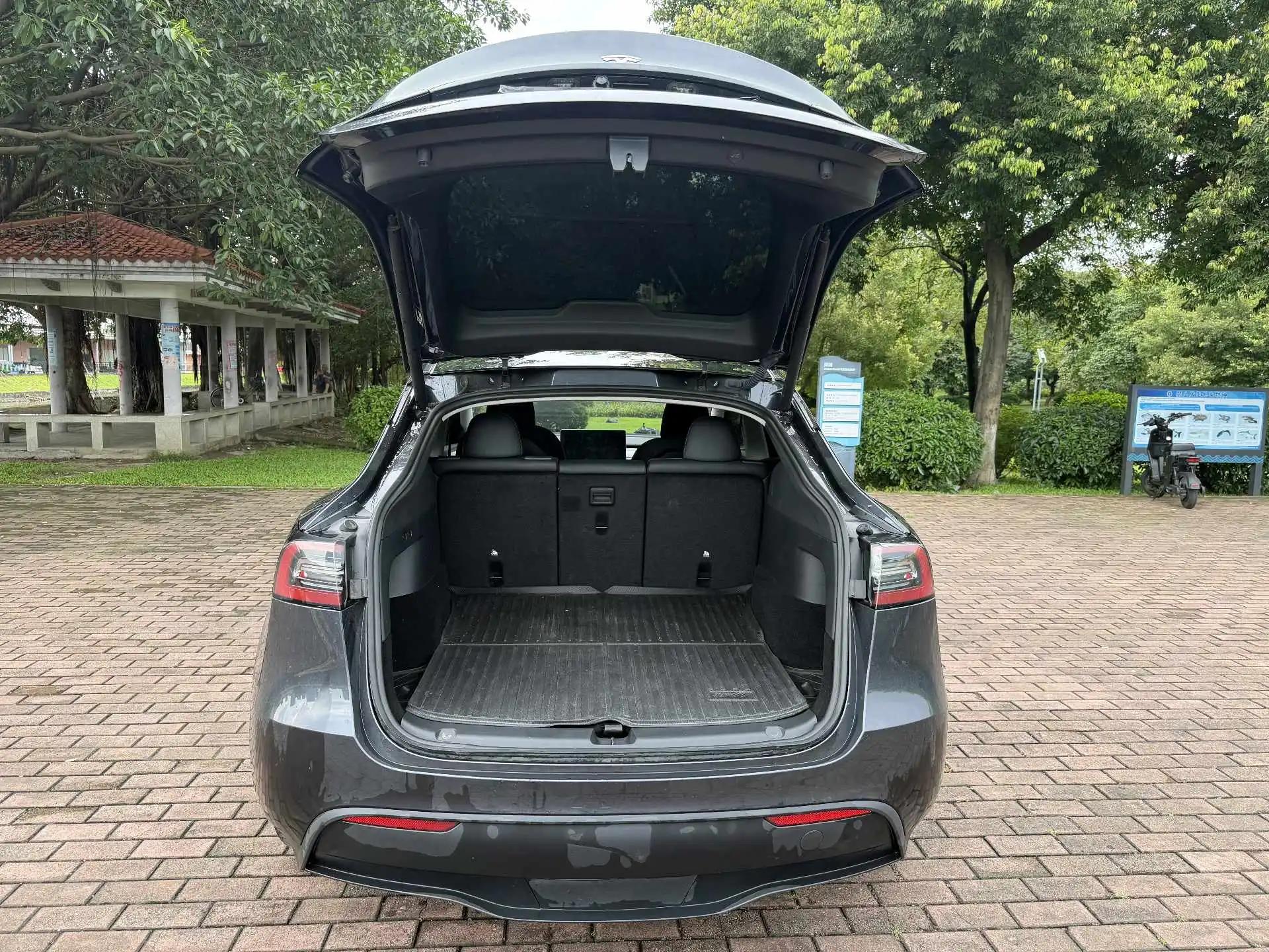 2024 Model Y Rear-Wheel Drive Edition 7