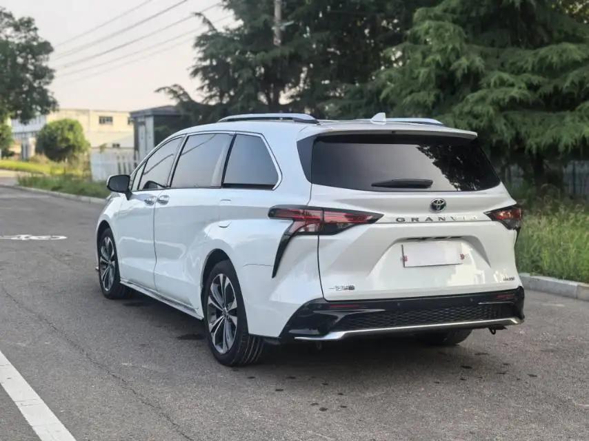 Granvia 2022 2.5L Hybrid Prestige Edition 4