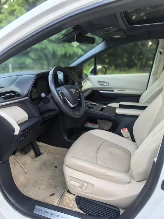 Granvia 2022 2.5L Hybrid Prestige Edition 5