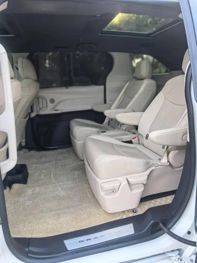 Granvia 2022 2.5L Hybrid Prestige Edition 6
