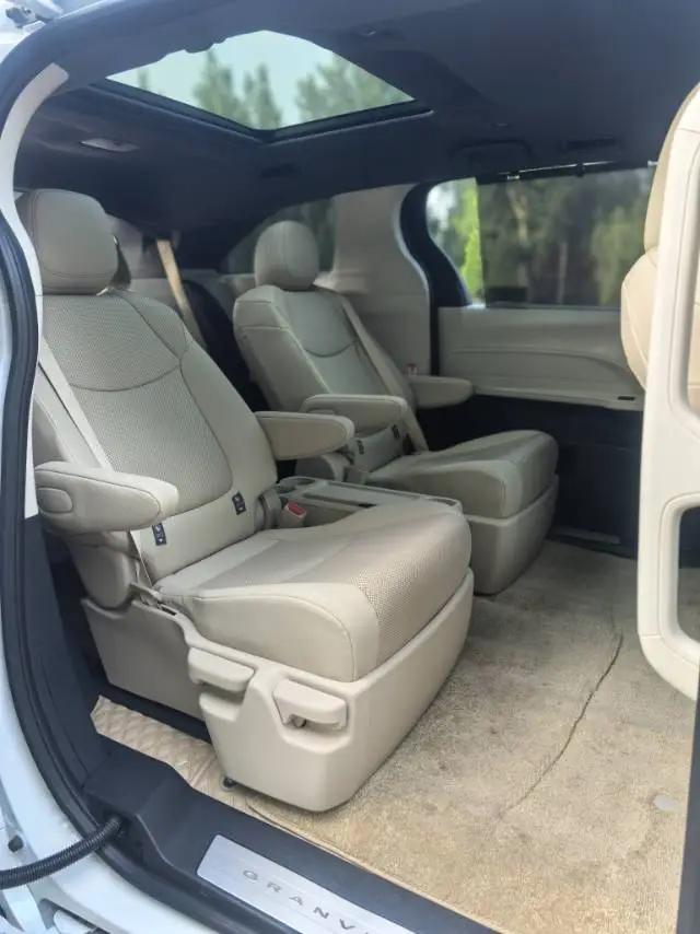 Granvia 2022 2.5L Hybrid Prestige Edition 7