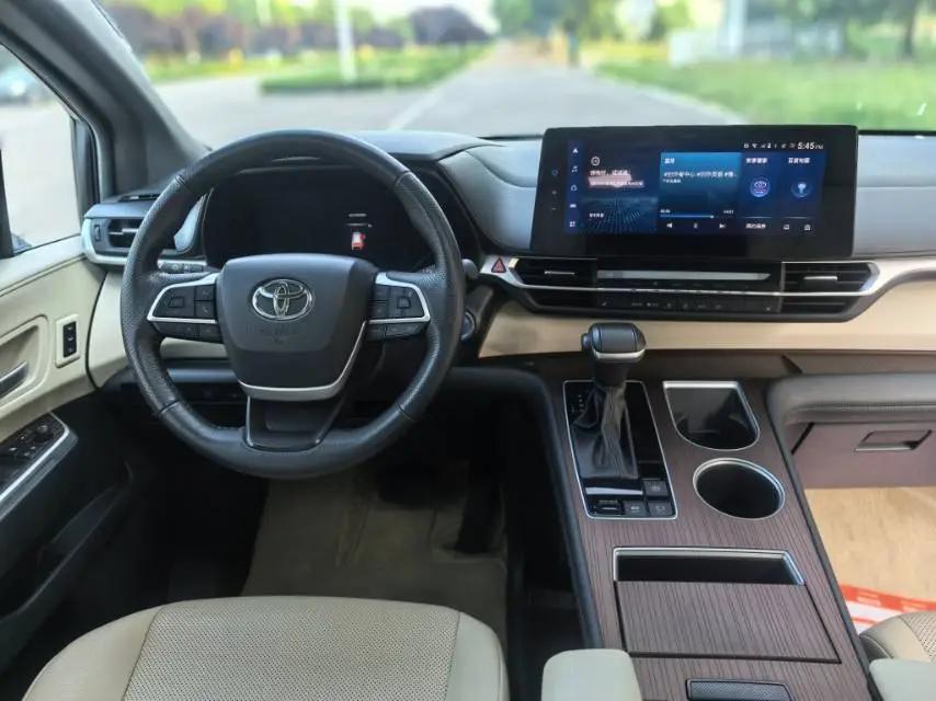 Granvia 2022 2.5L Hybrid Prestige Edition 9