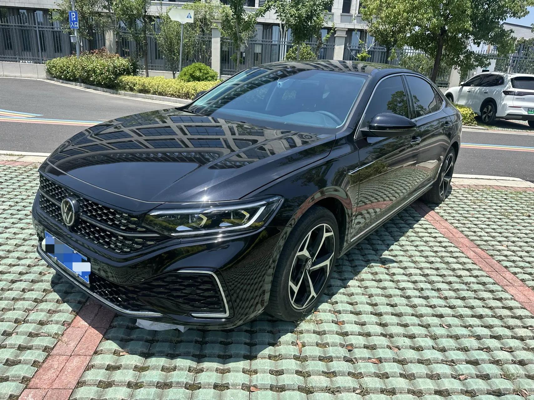 Открыть галерею: Volkswagen 2025 Passat 2.0TSI 380TSI outstanding star dragon version automatic gear