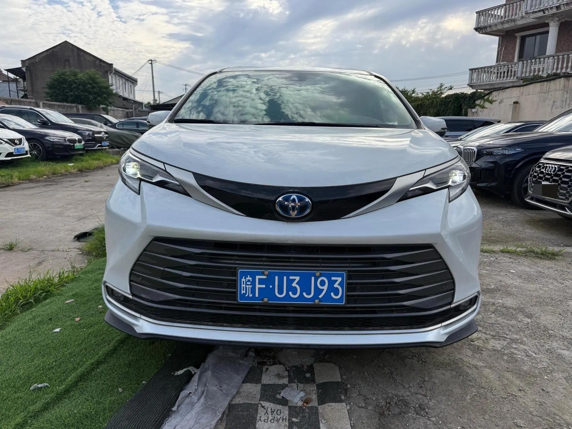 Sana SIENNA 2021 2.5L Hybrid Premium Edition 2