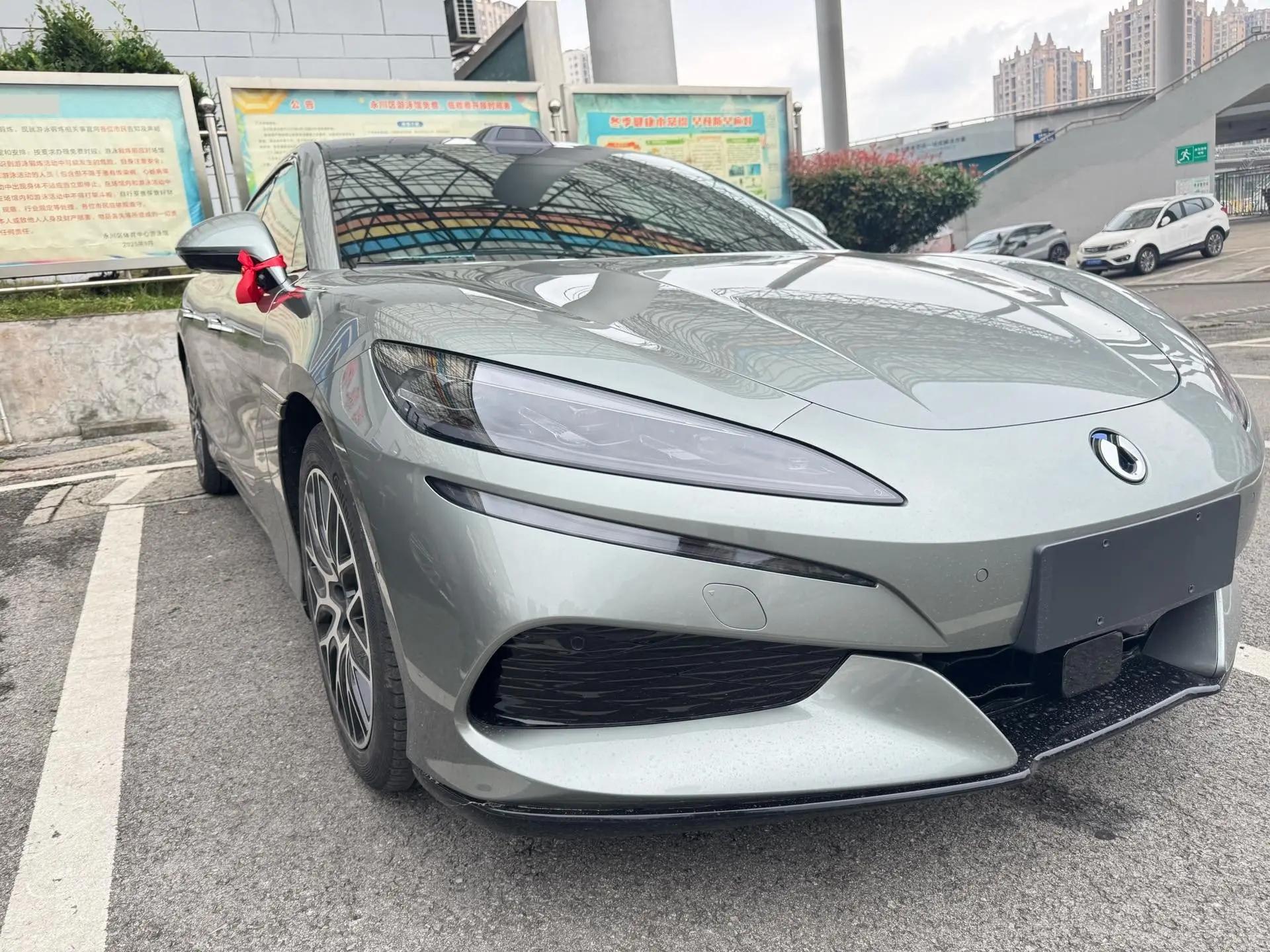 腾势 2026款 腾势Z9GT 闪充尊荣型 自动挡 2