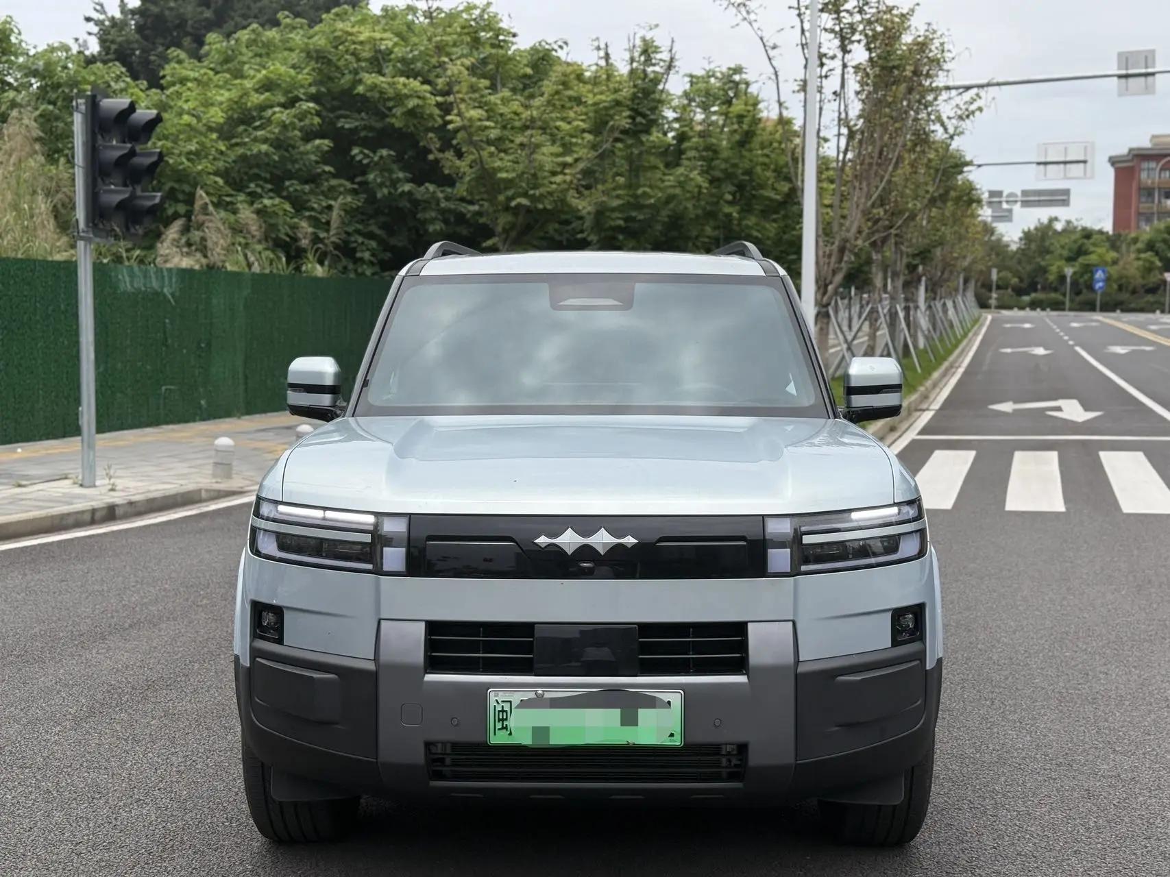 FangChengBao 2025 Titanium 7 1.5T Stepless 200KM Two-Drive Max Edition Automatic Gear 2