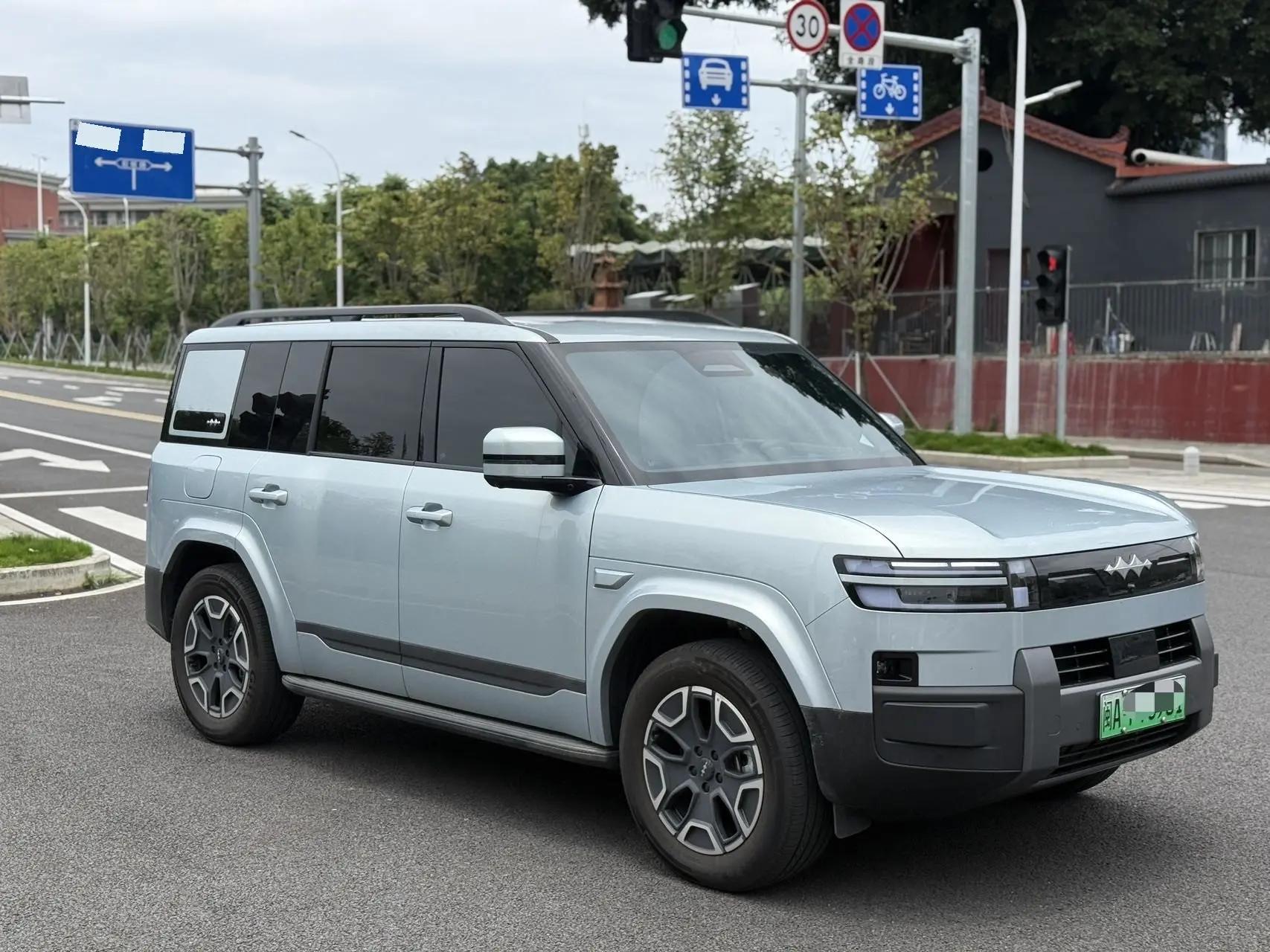FangChengBao 2025 Titanium 7 1.5T Stepless 200KM Two-Drive Max Edition Automatic Gear 3