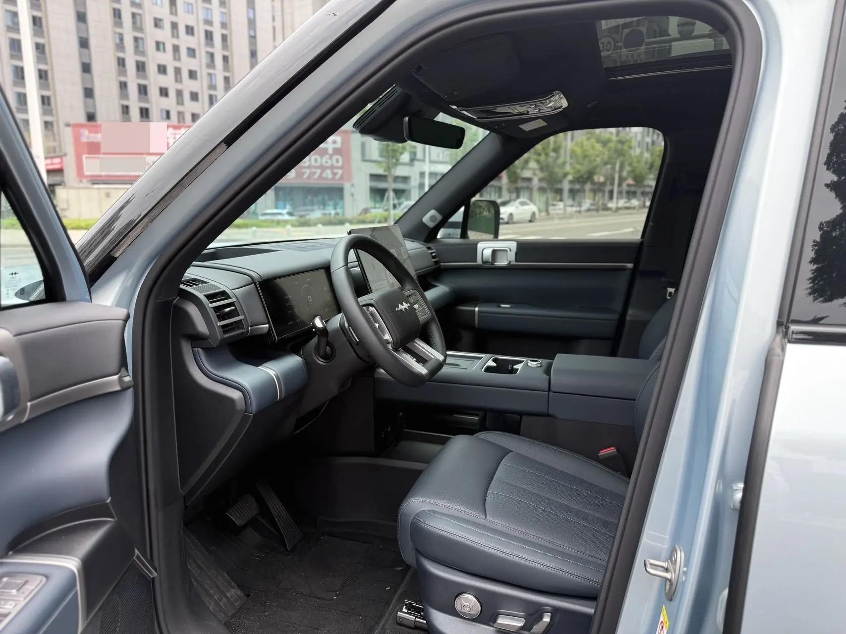 FangChengBao 2025 Titanium 7 1.5T Stepless 200KM Two-Drive Max Edition Automatic Gear 4