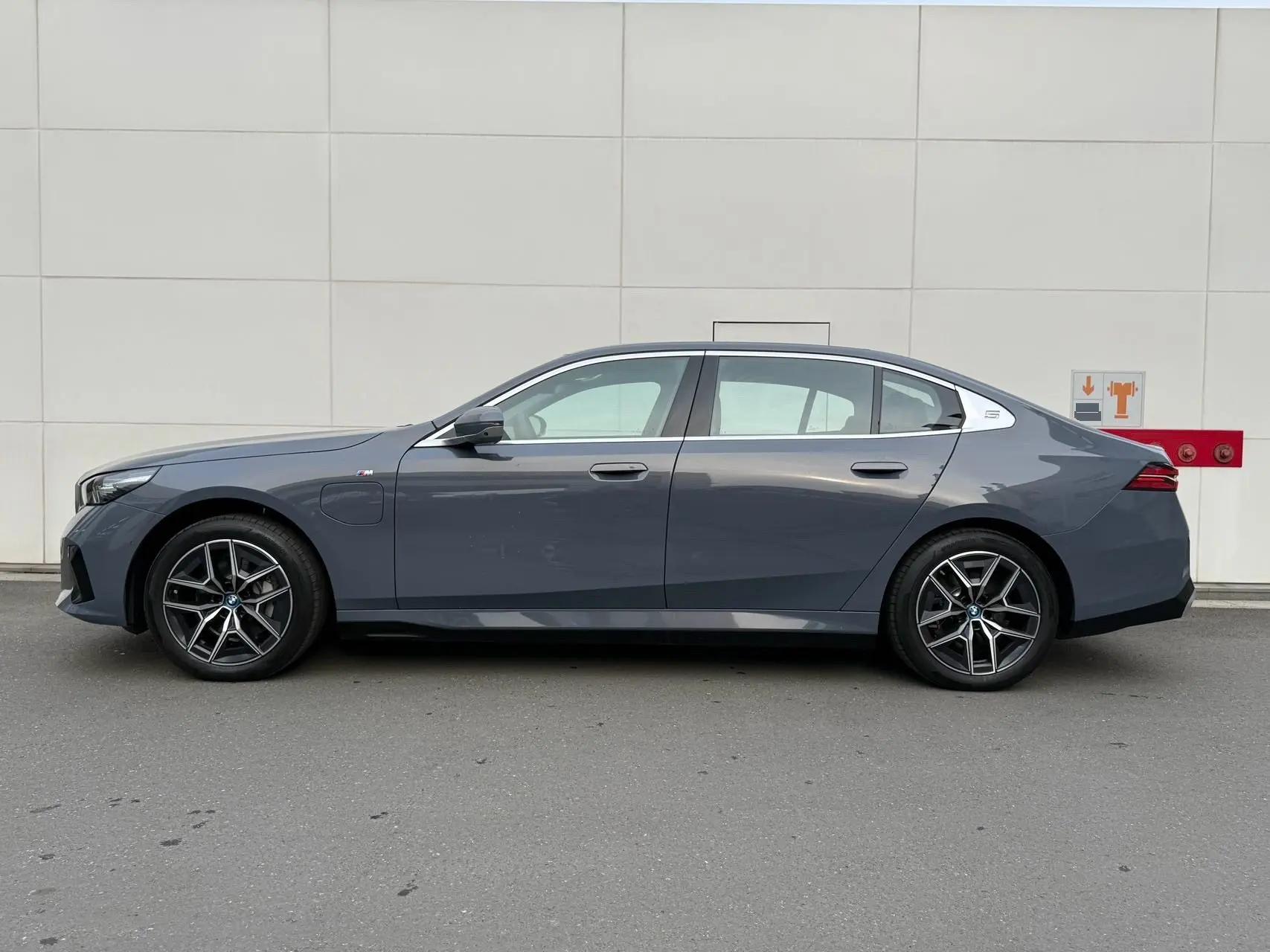 BMW i5 2024 eDrive 35L Premium M Sports Kit 7