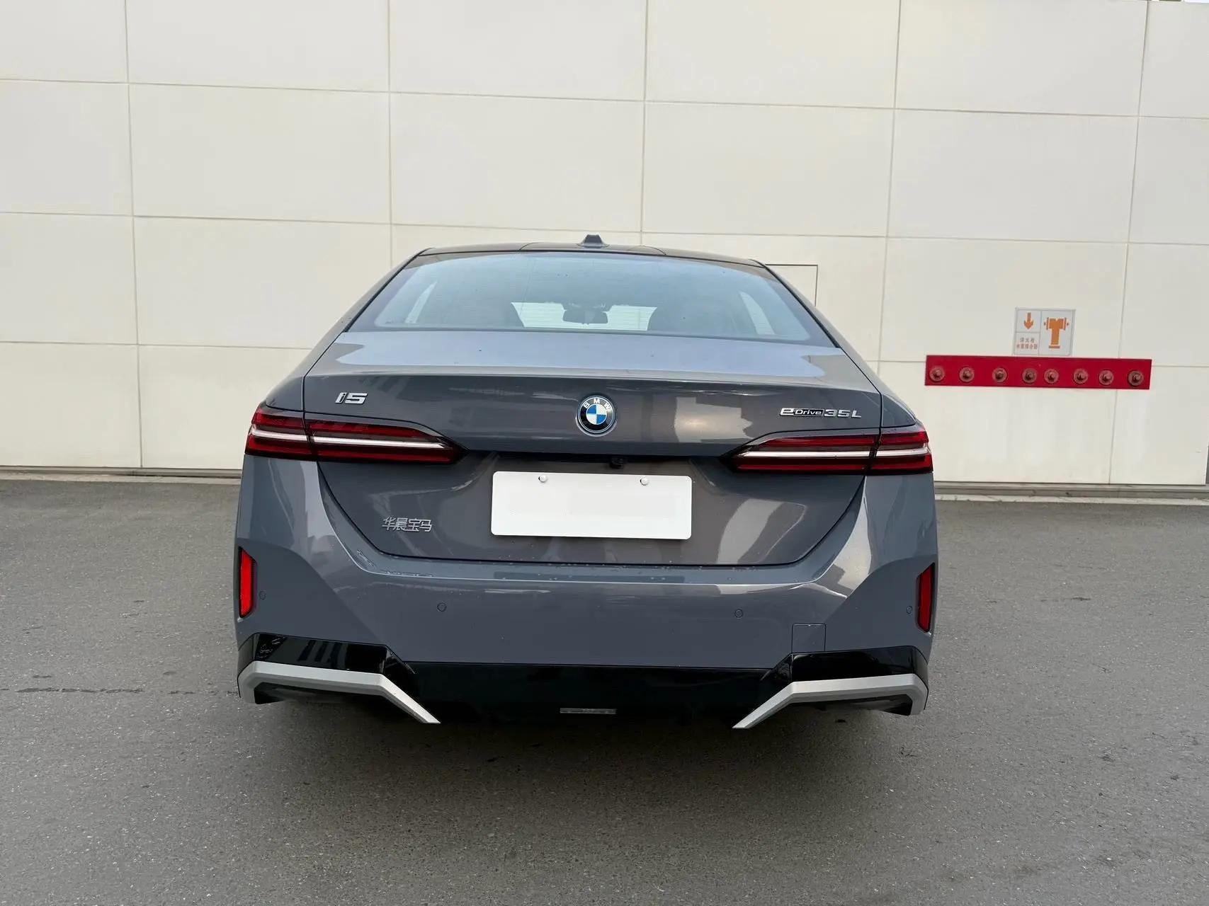 BMW i5 2024 eDrive 35L Premium M Sports Kit 8