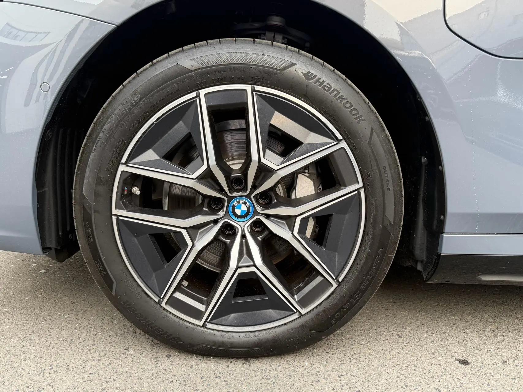 BMW i5 2024 eDrive 35L Premium M Sports Kit 9