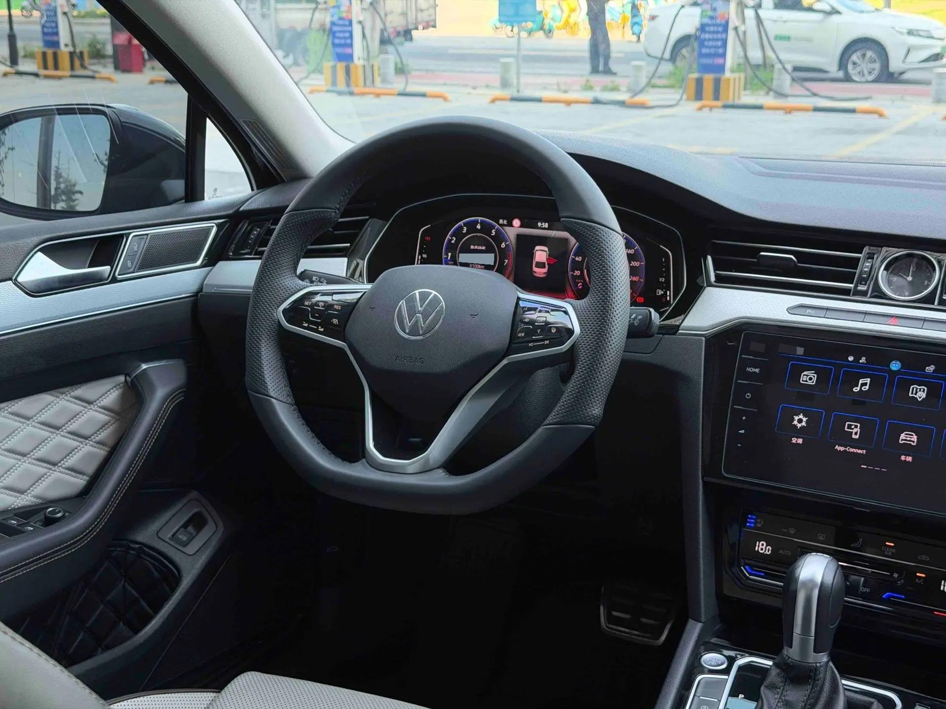 Magotan 2022 330TSI DSG Basic 6