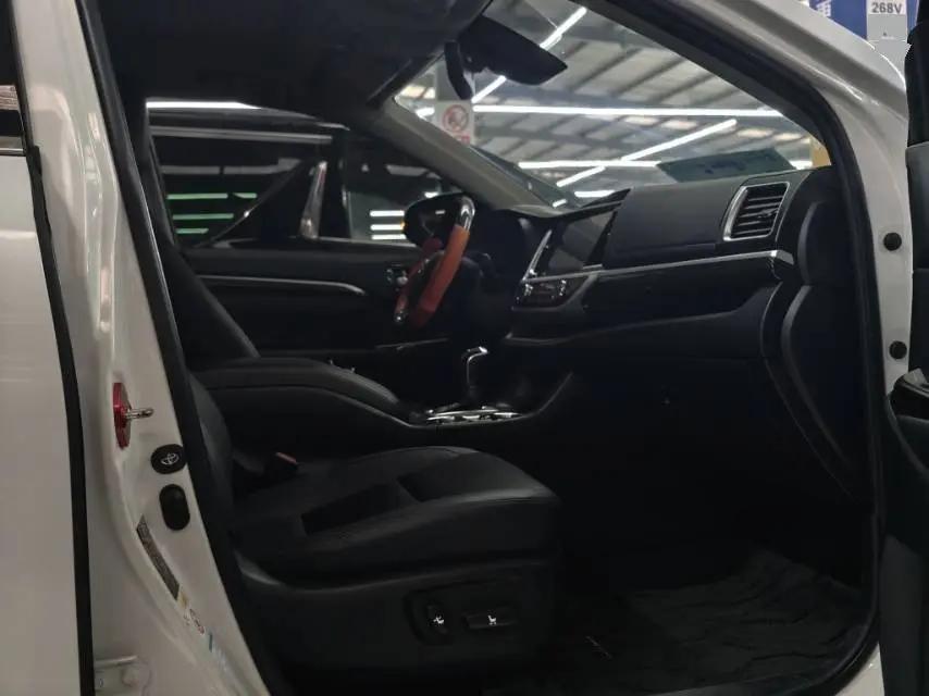 Highlander 2018 2.0T 4-wheel drive distinguished edition 7-seat country VI 4