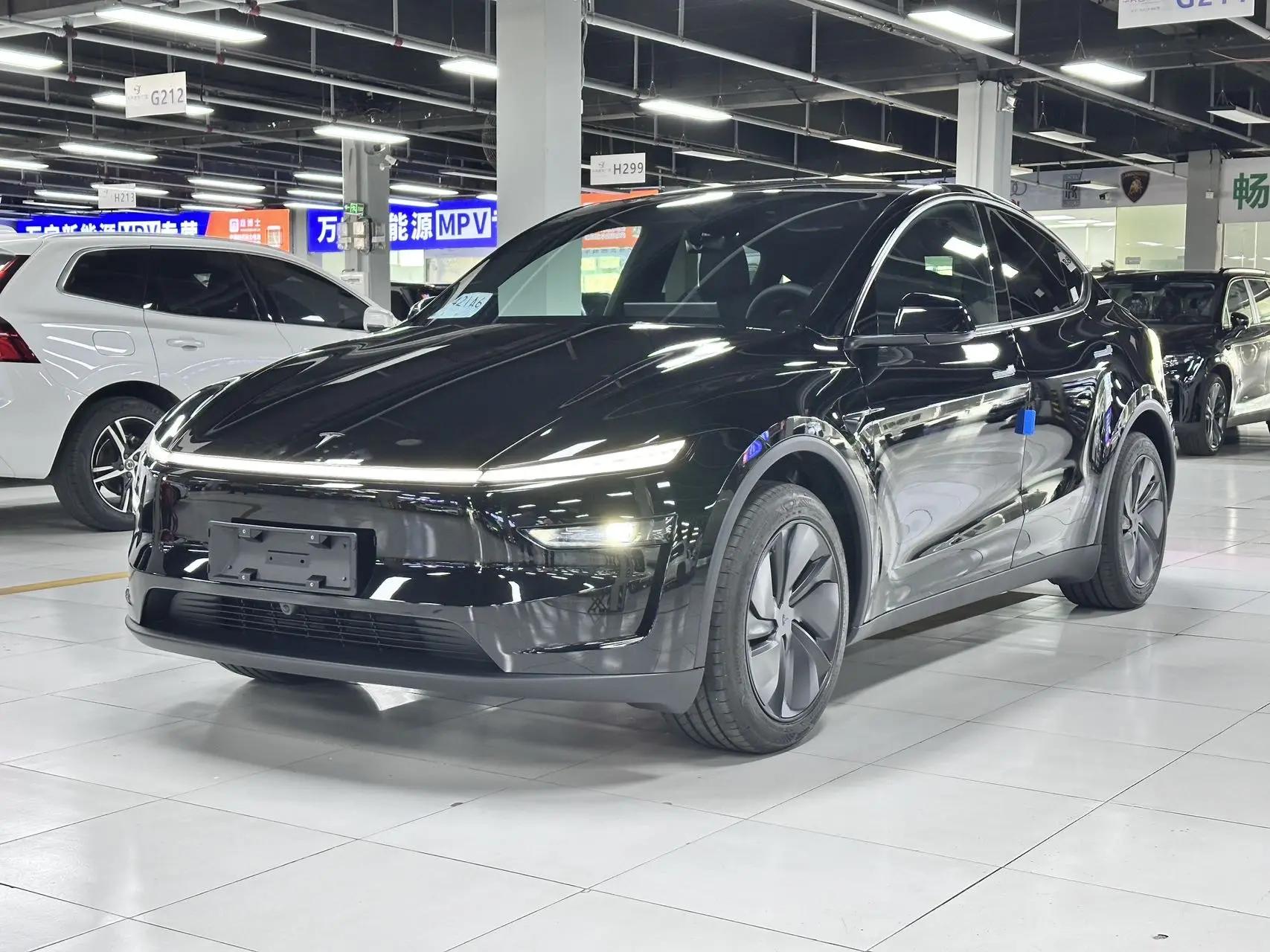 Tesla 2026 Model Y Rear-Wheel Drive Automatic